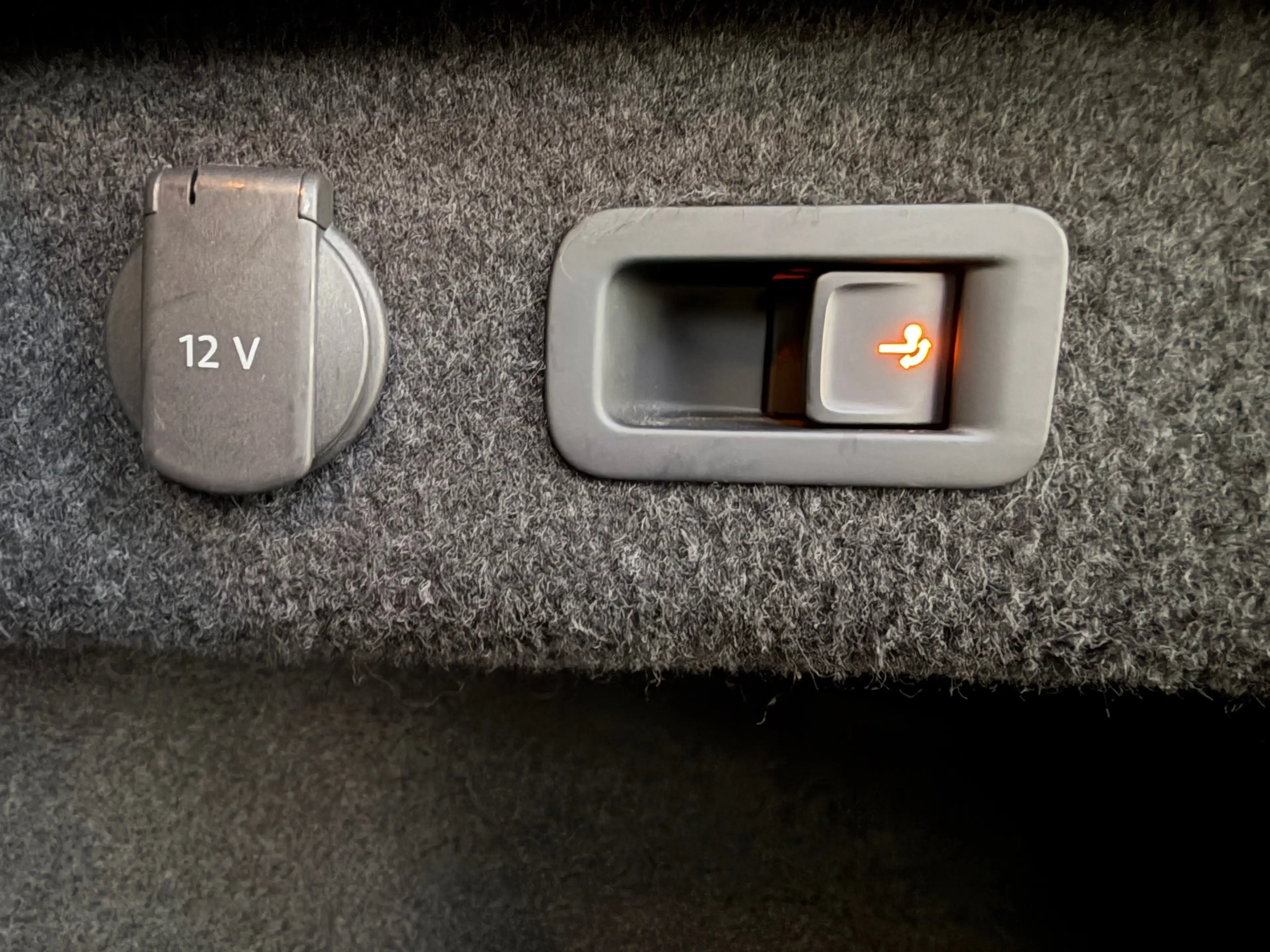 Volkswagen Passat Variant Business DSG Massage RearView DIGI VZE ACC AHK APP — photo 14