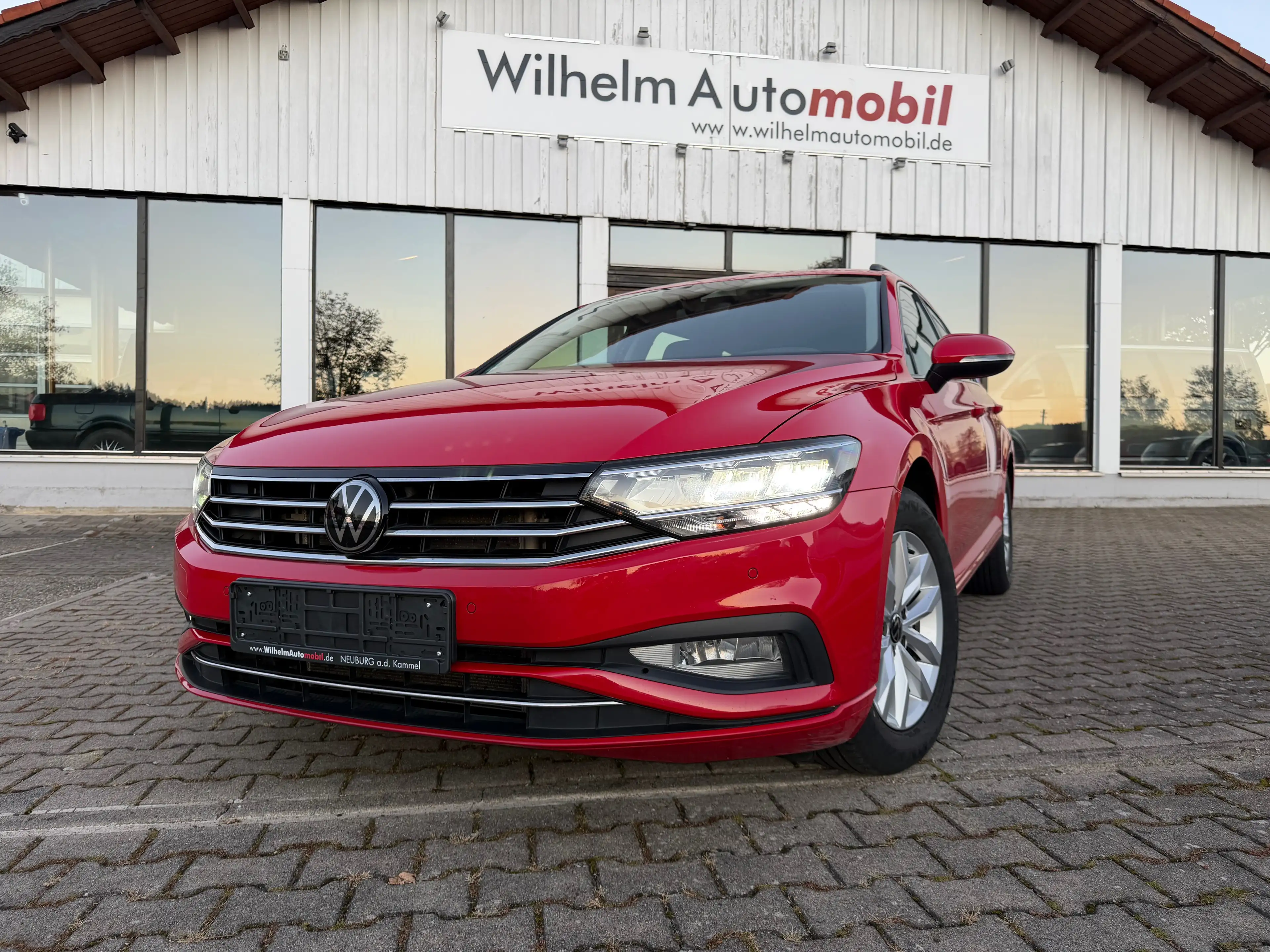 Volkswagen Passat Variant Business DSG Massage RearView DIGI VZE ACC AHK APP