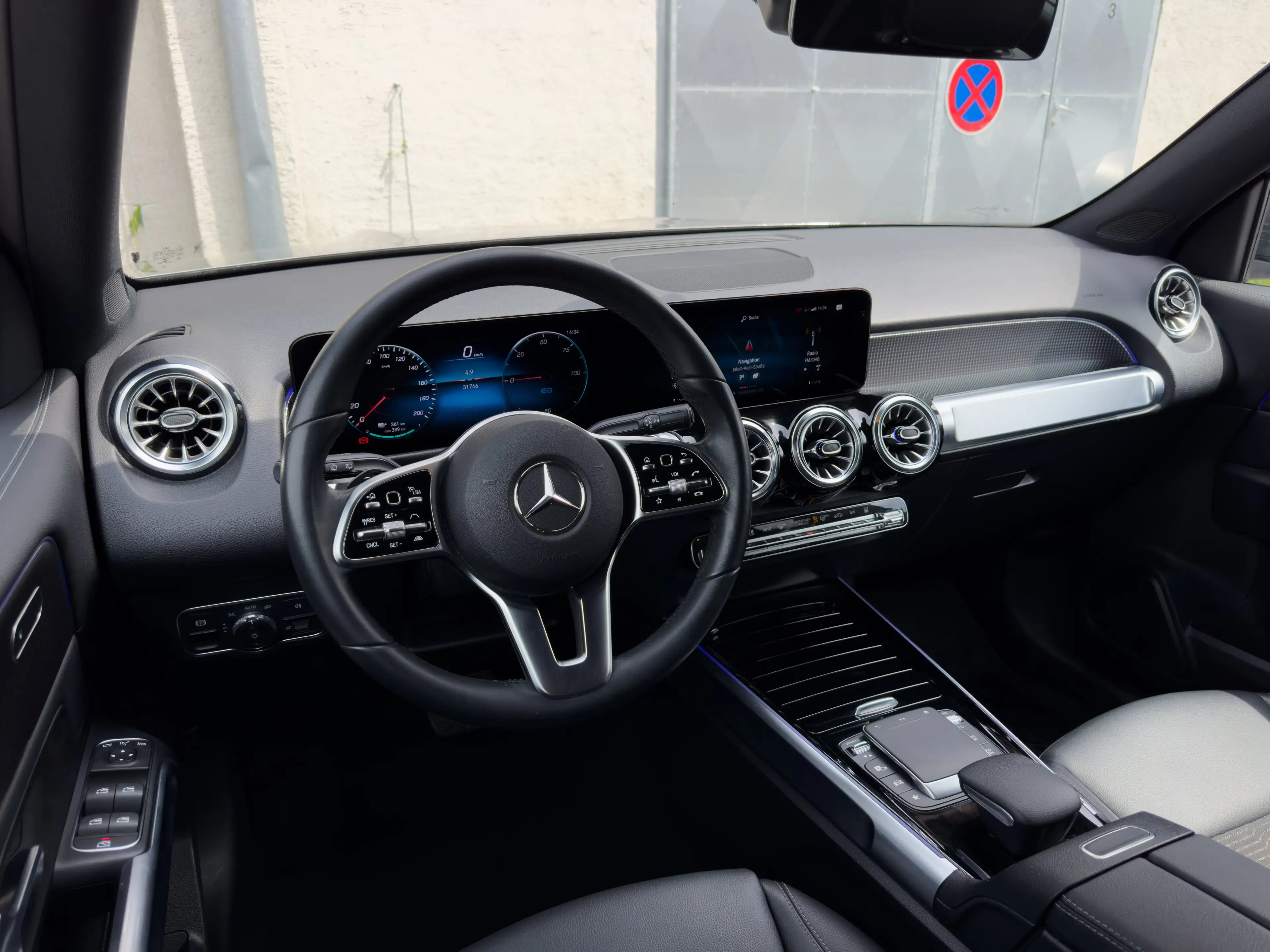 Mercedes-Benz EQB 300 4Matic — photo 13