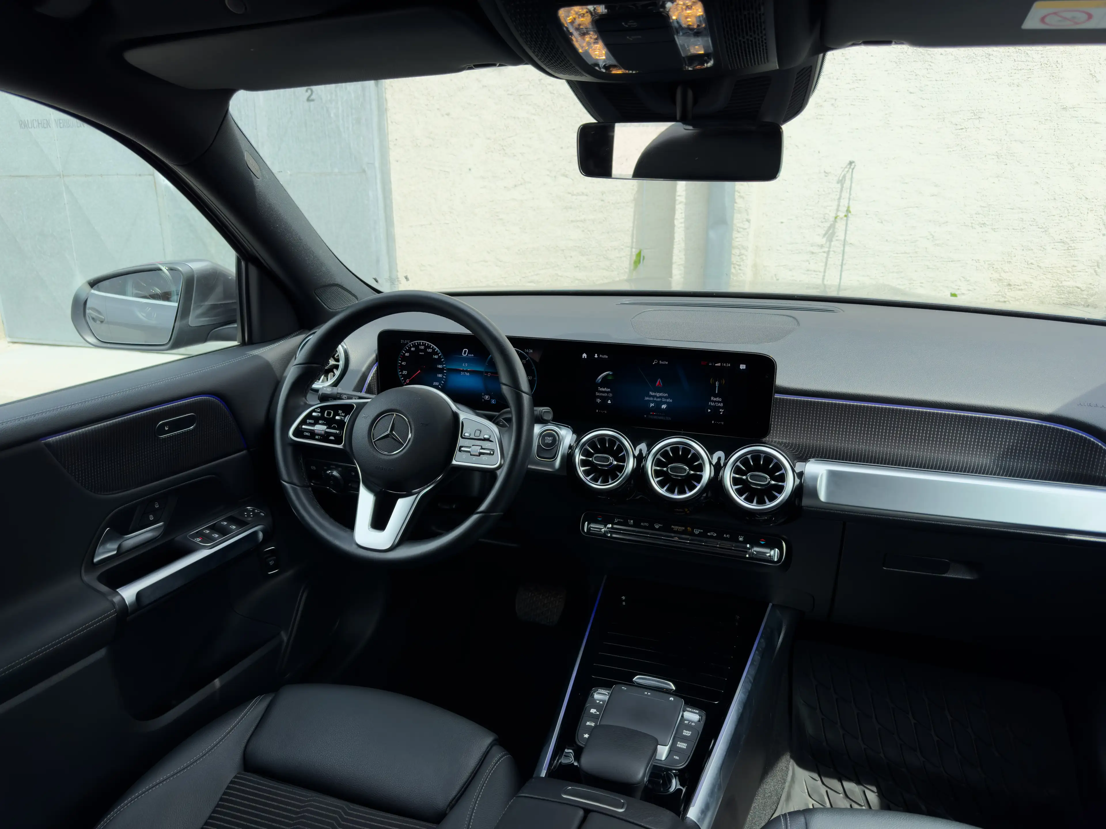 Mercedes-Benz EQB 300 4Matic — photo 14