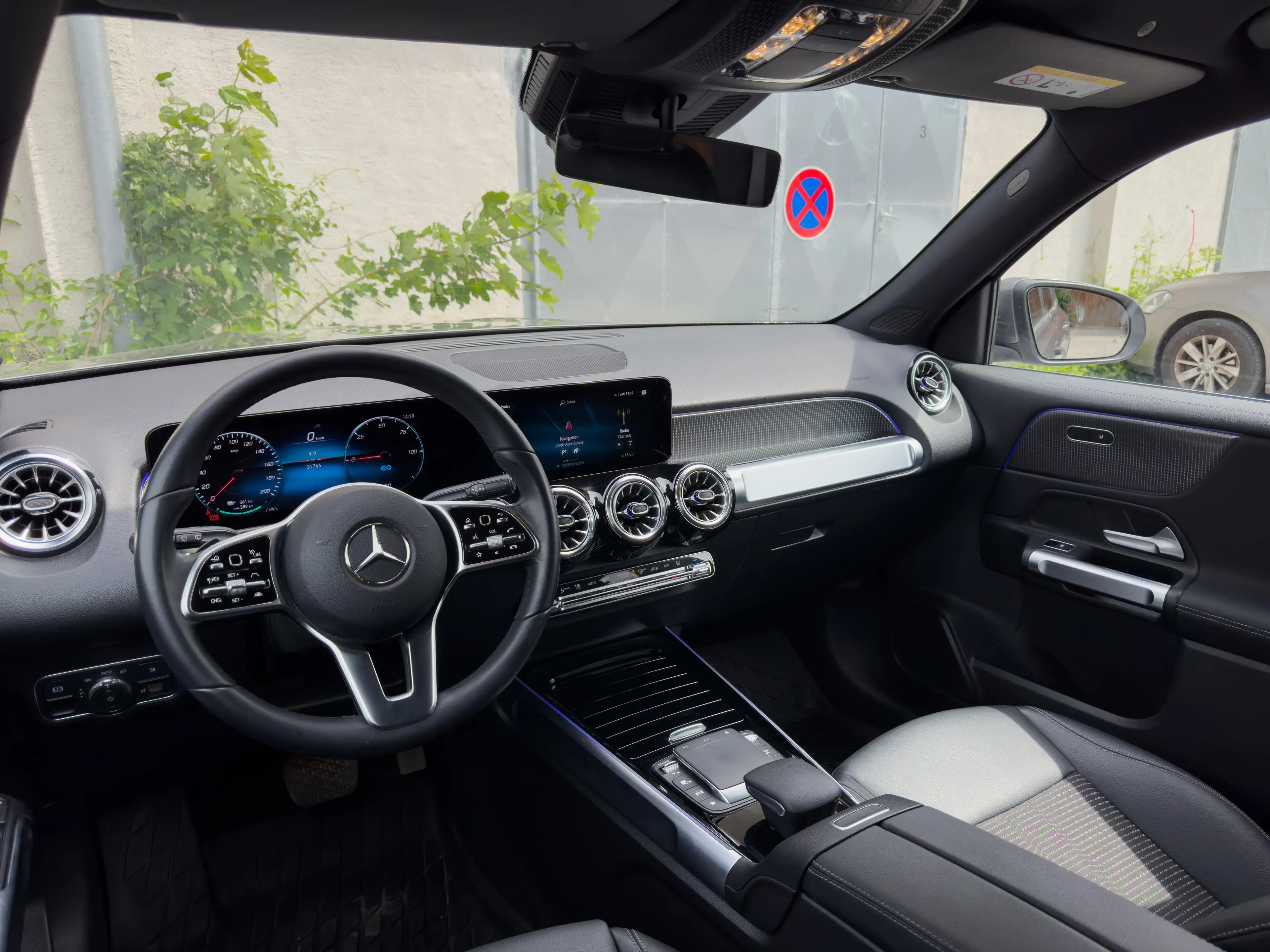 Mercedes-Benz EQB 300 4Matic — photo 6