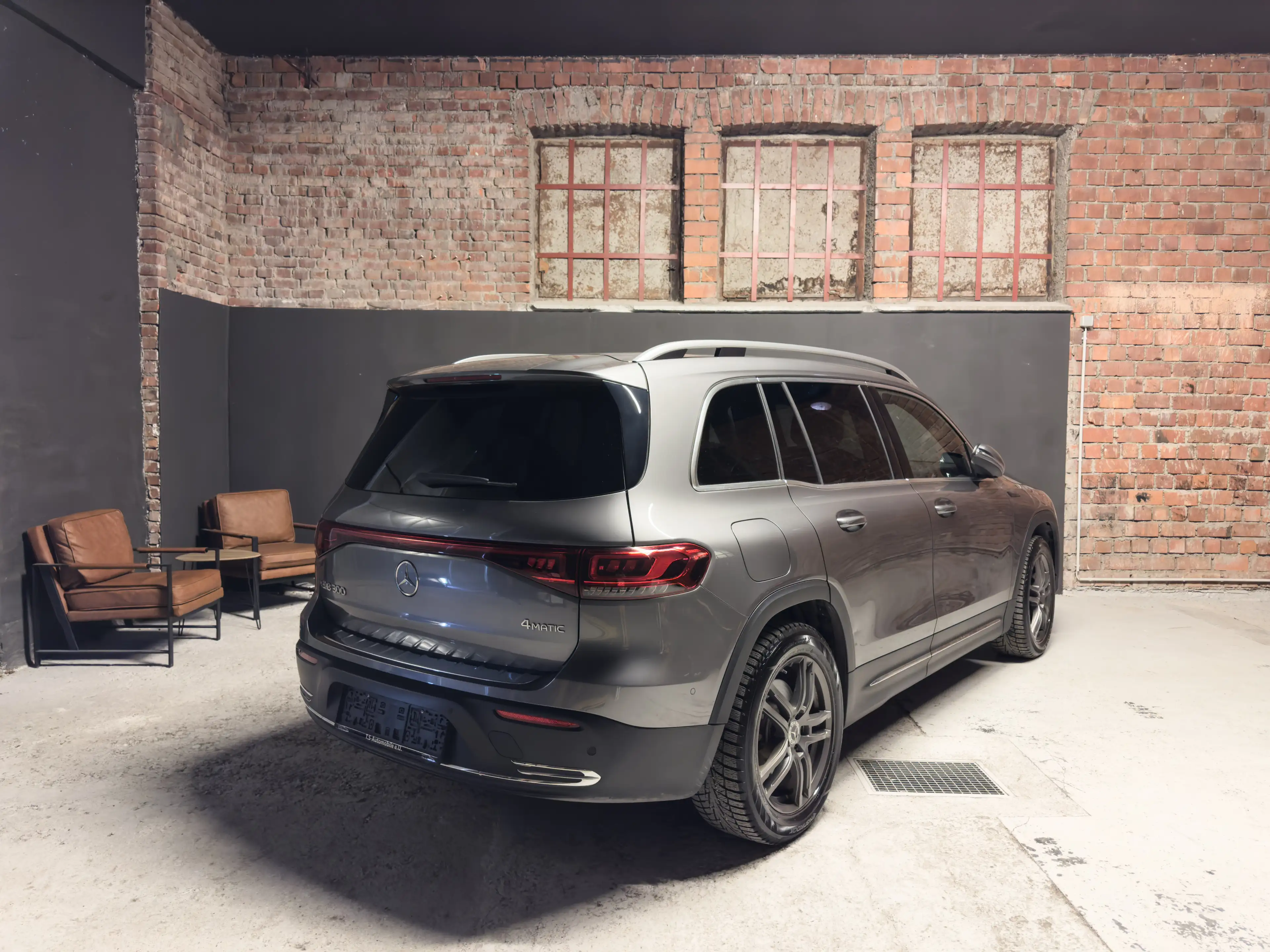 Mercedes-Benz EQB 300 4Matic — photo 11