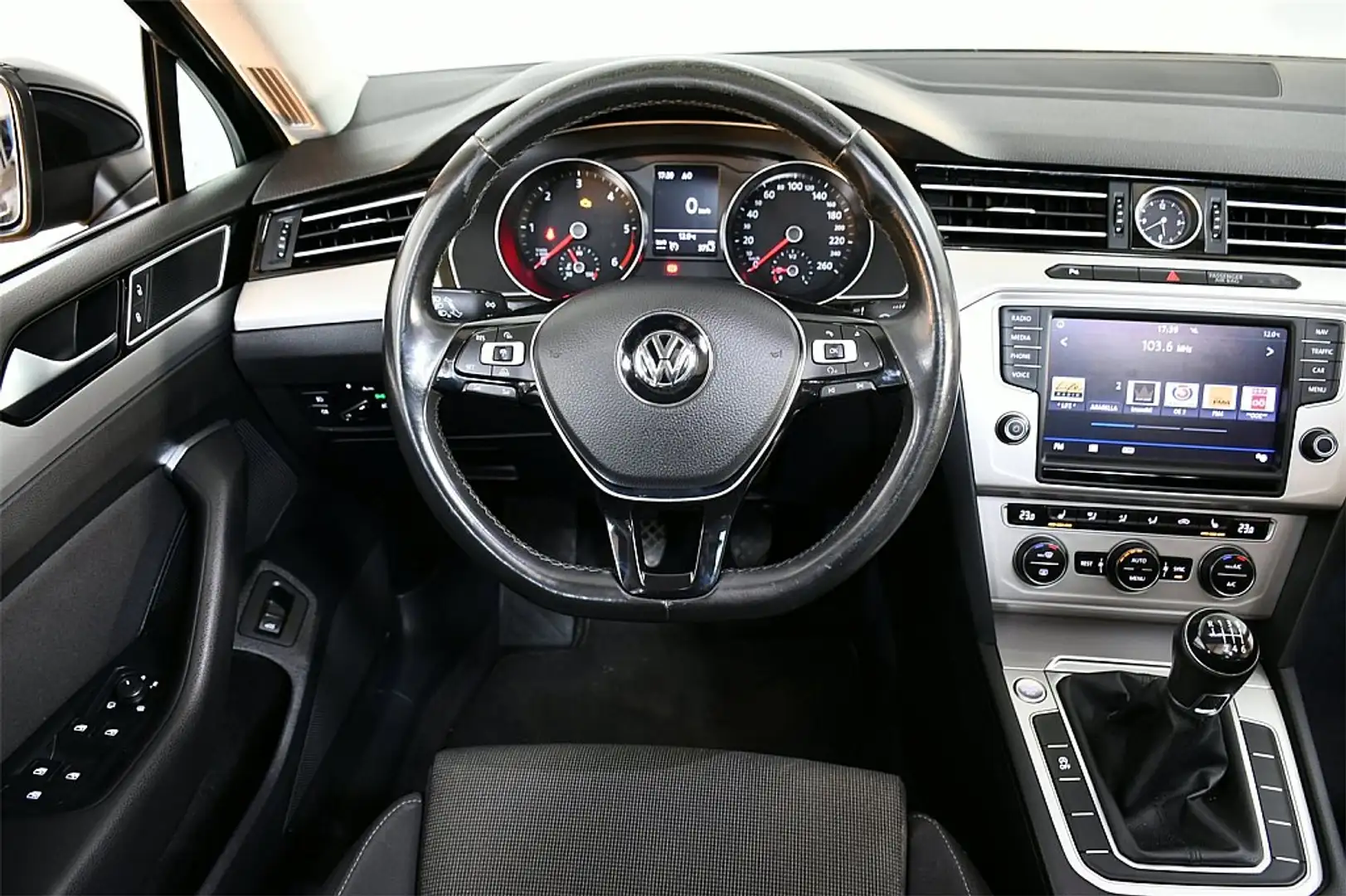 Volkswagen Passat Variant Comfortline 2,0 TDI SCR Nero - 2