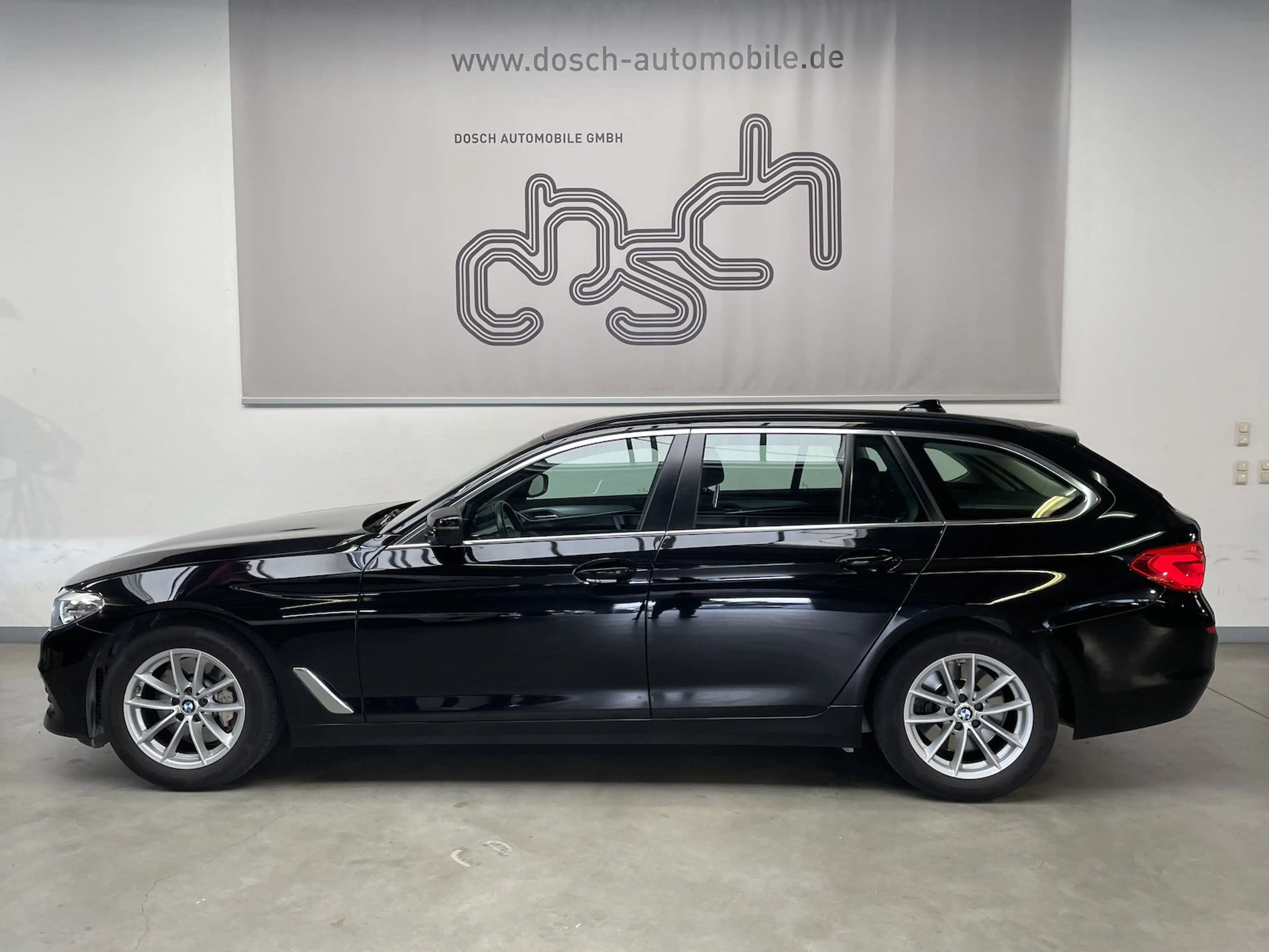 BMW 530 530dA Tour. /LIVE Cockpit+/PDC/KAMERA/LED/NAVI — photo 2