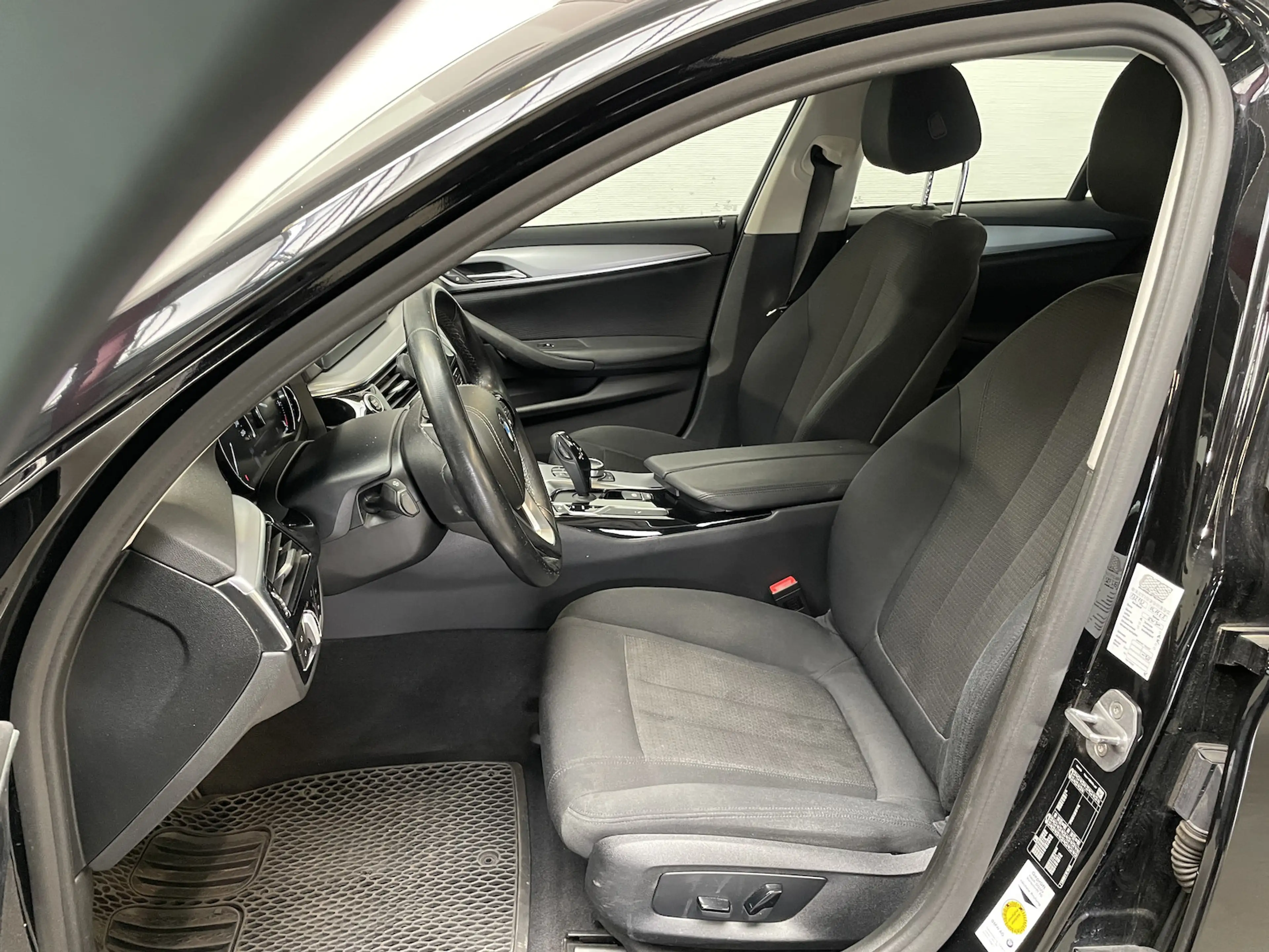 BMW 530 530dA Tour. /LIVE Cockpit+/PDC/KAMERA/LED/NAVI — photo 4
