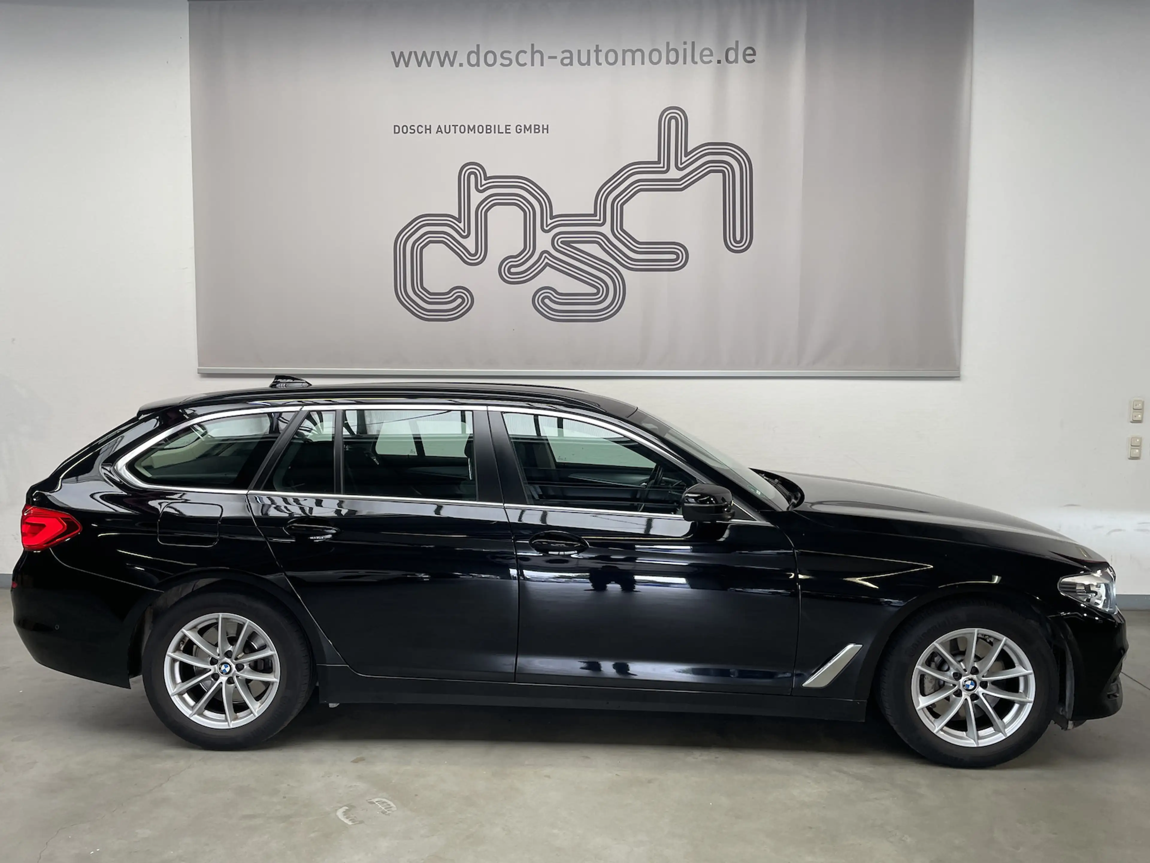 BMW 530 530dA Tour. /LIVE Cockpit+/PDC/KAMERA/LED/NAVI — photo 3