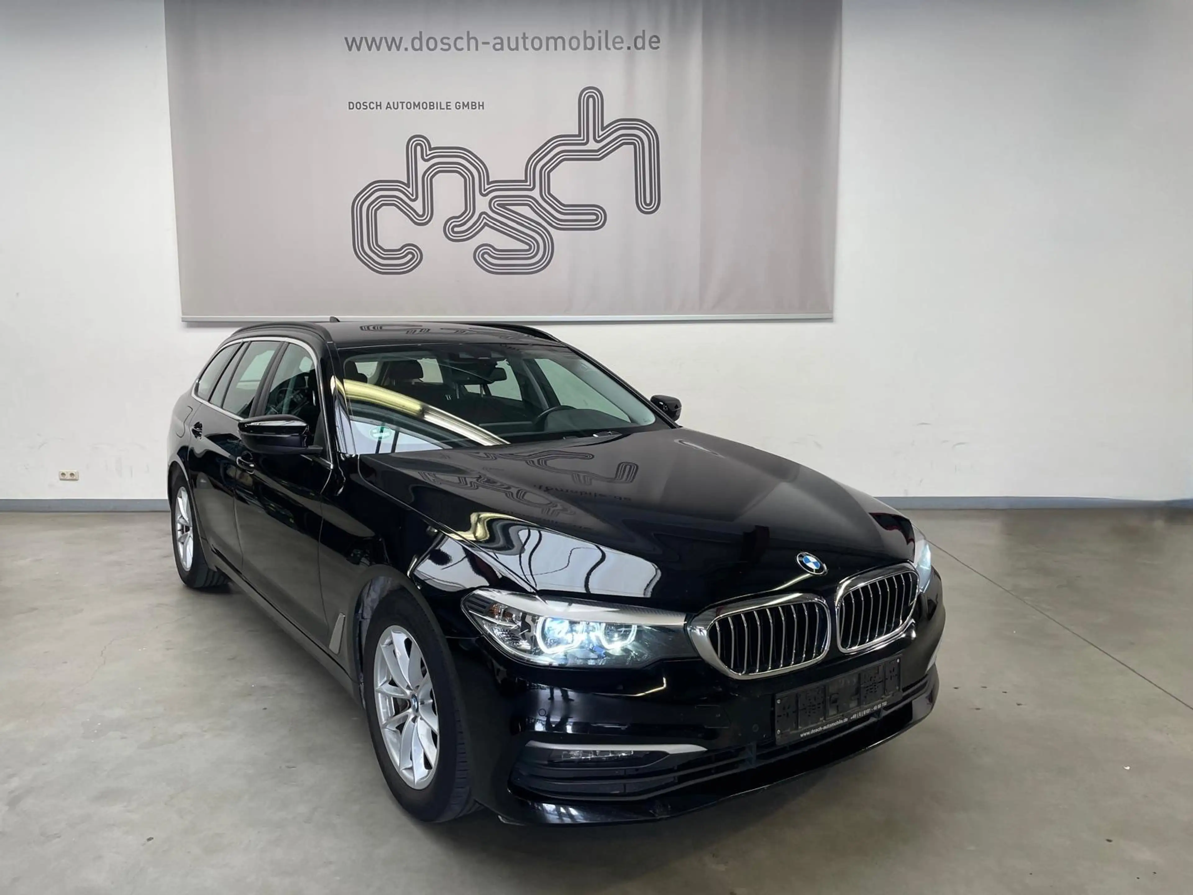 BMW 530 530dA Tour. /LIVE Cockpit+/PDC/KAMERA/LED/NAVI