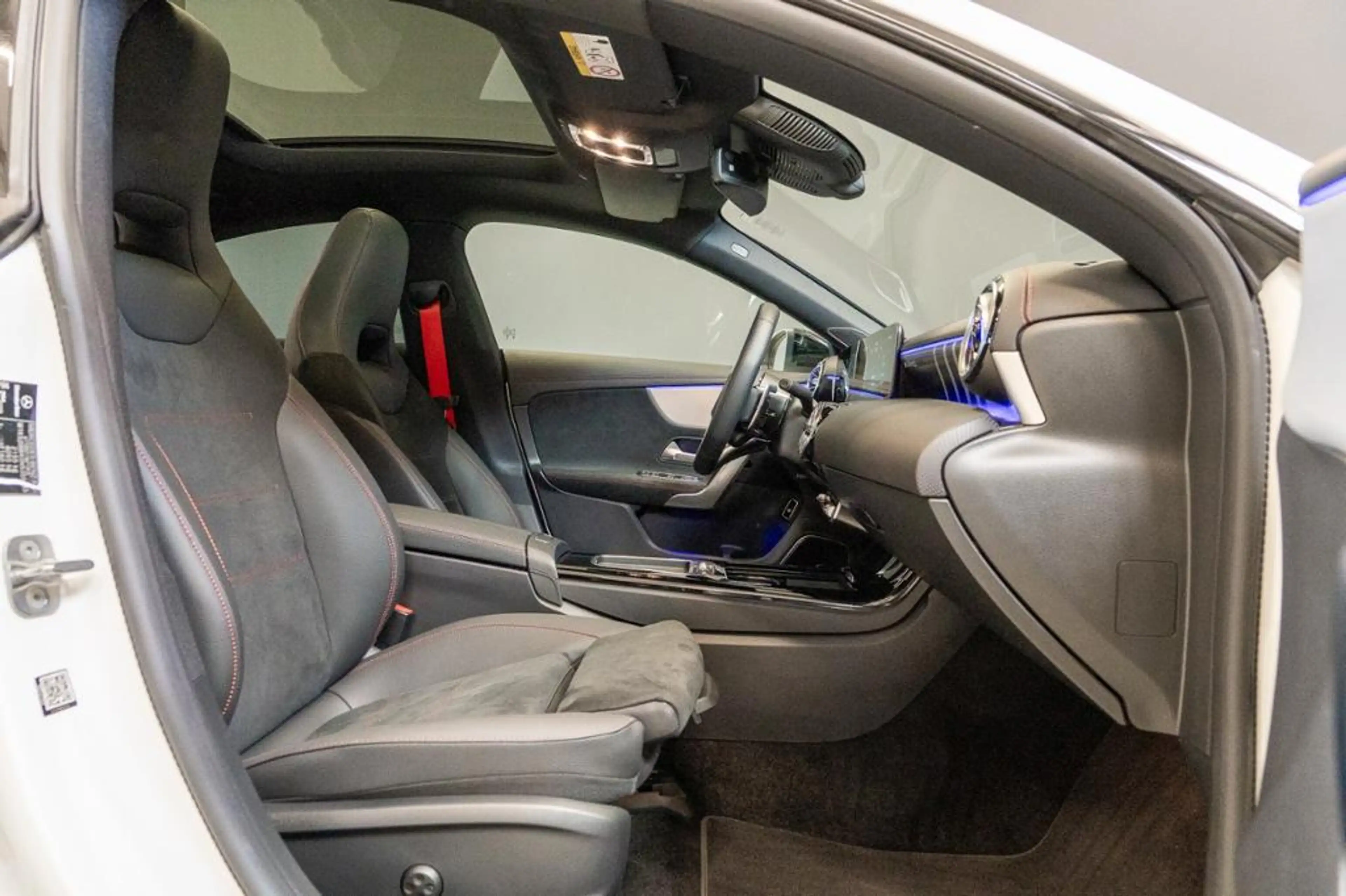 Mercedes-Benz CLA 35 AMG AMG CLA 35 4M *Aero Night Pano Premium Plus — photo 7