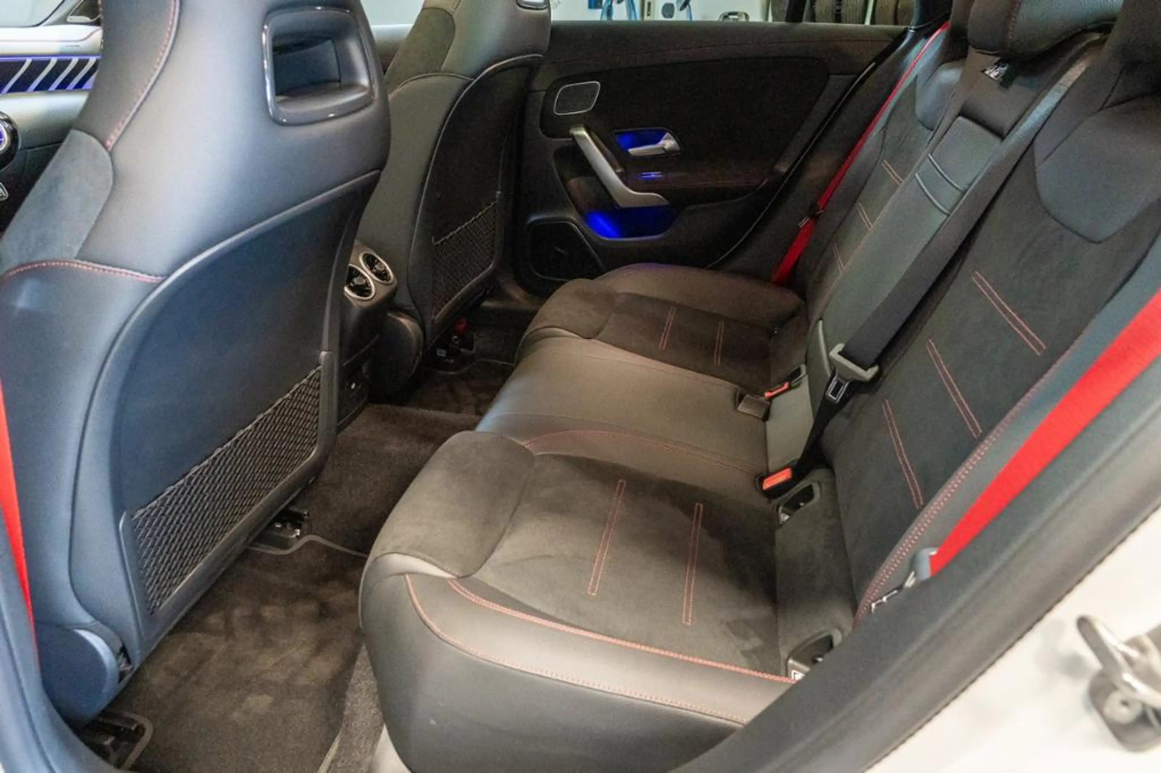 Mercedes-Benz CLA 35 AMG AMG CLA 35 4M *Aero Night Pano Premium Plus — photo 12