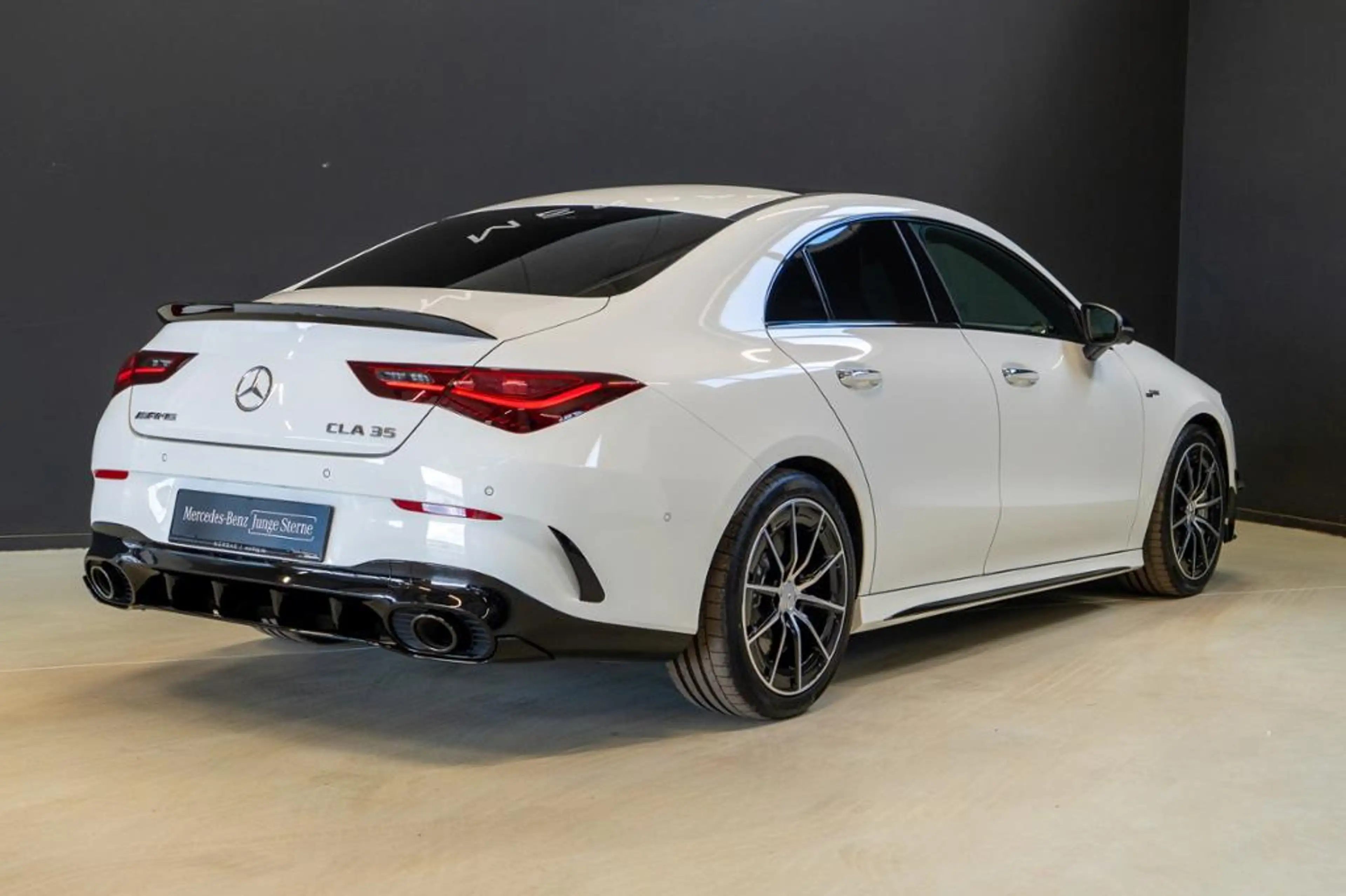 Mercedes-Benz CLA 35 AMG AMG CLA 35 4M *Aero Night Pano Premium Plus — photo 3