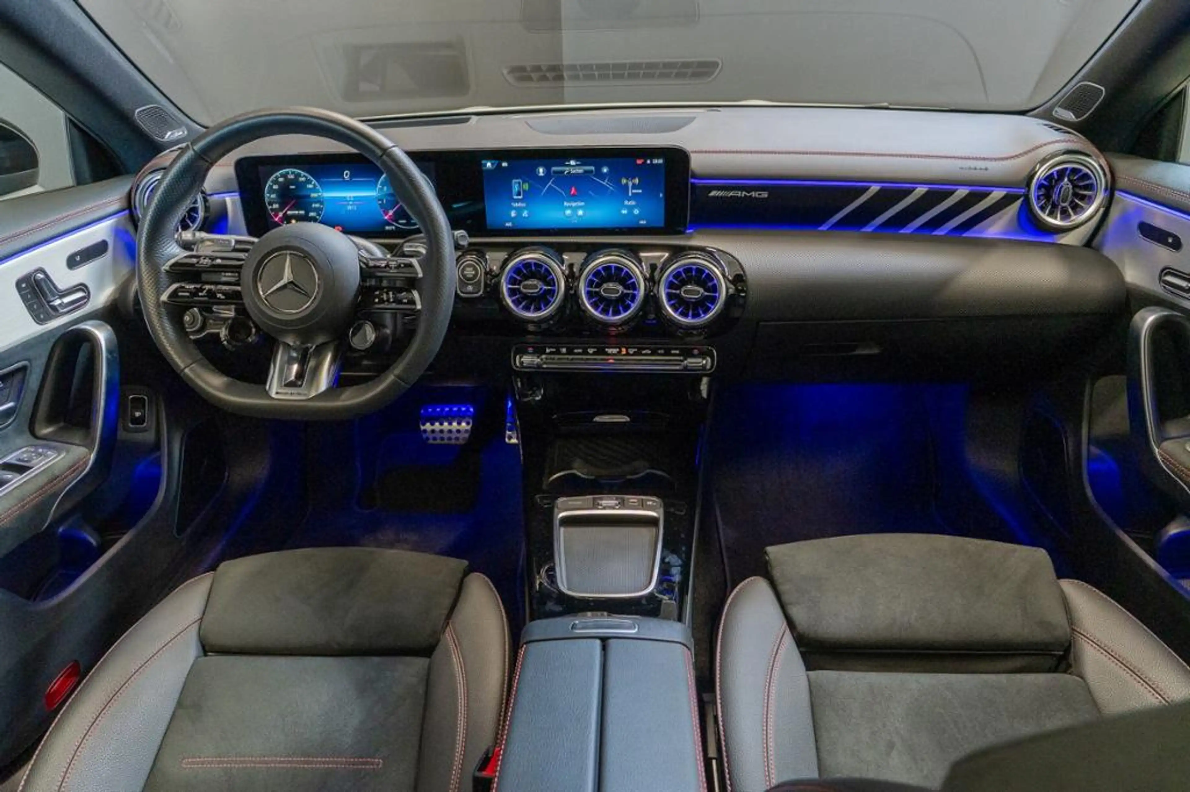 Mercedes-Benz CLA 35 AMG AMG CLA 35 4M *Aero Night Pano Premium Plus — photo 6