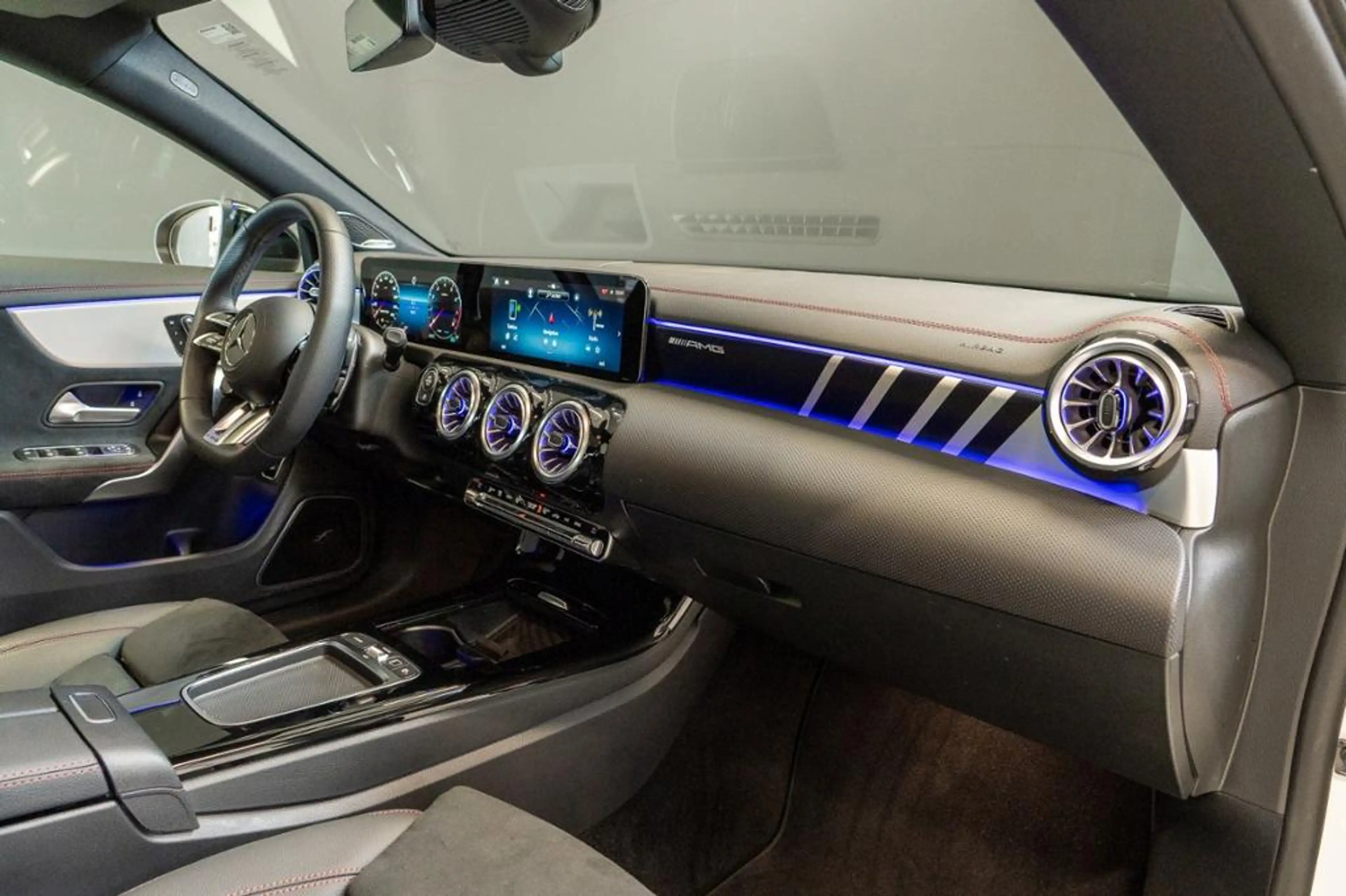 Mercedes-Benz CLA 35 AMG AMG CLA 35 4M *Aero Night Pano Premium Plus — photo 9