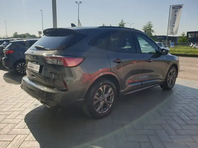 Ford Kuga view 3