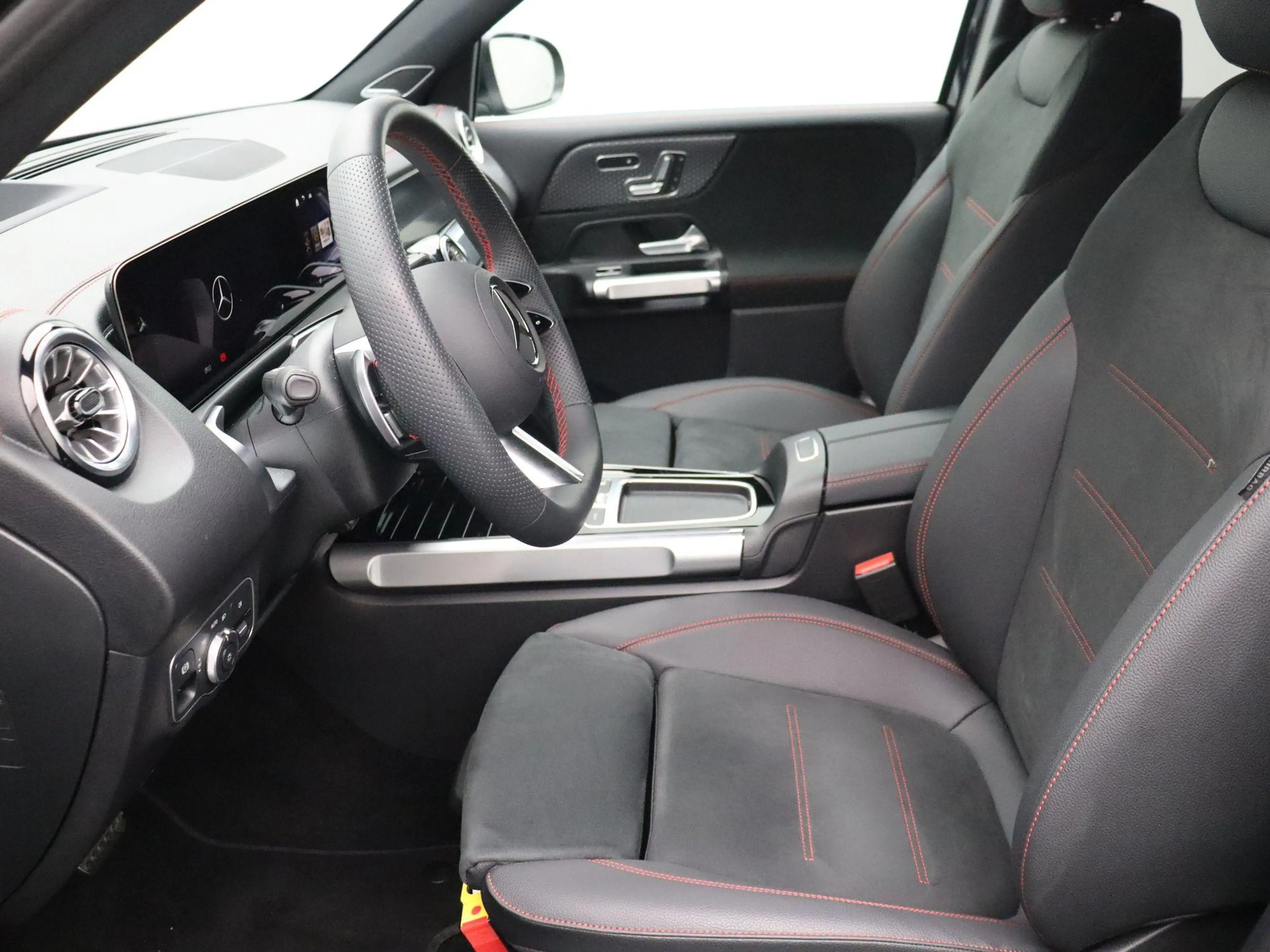 Mercedes-Benz EQB 250 250+ Business Star Edition + PANO DAK + BURMESTER — photo 10