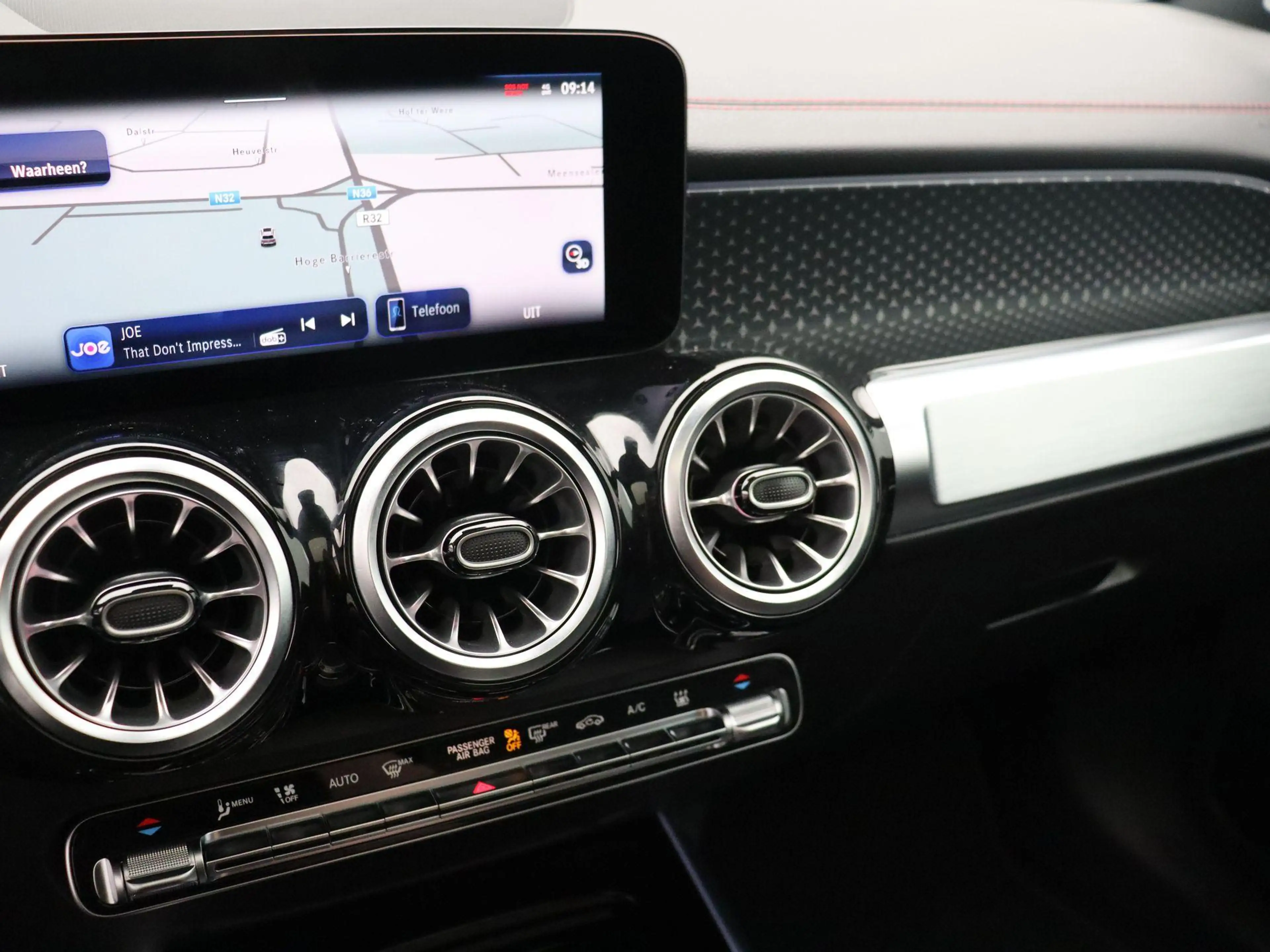 Mercedes-Benz EQB 250 250+ Business Star Edition + PANO DAK + BURMESTER — photo 13