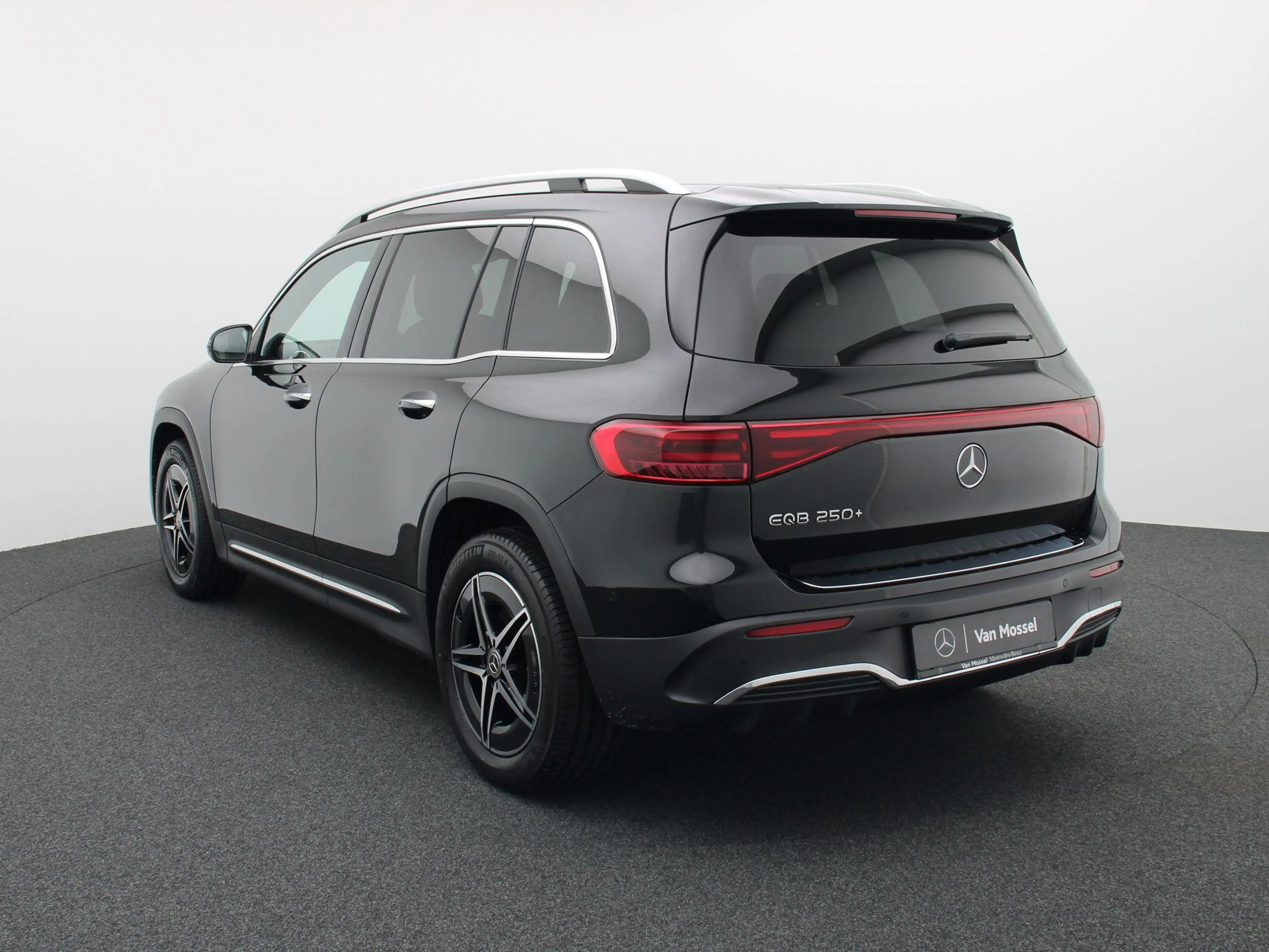 Mercedes-Benz EQB 250 250+ Business Star Edition + PANO DAK + BURMESTER — photo 2