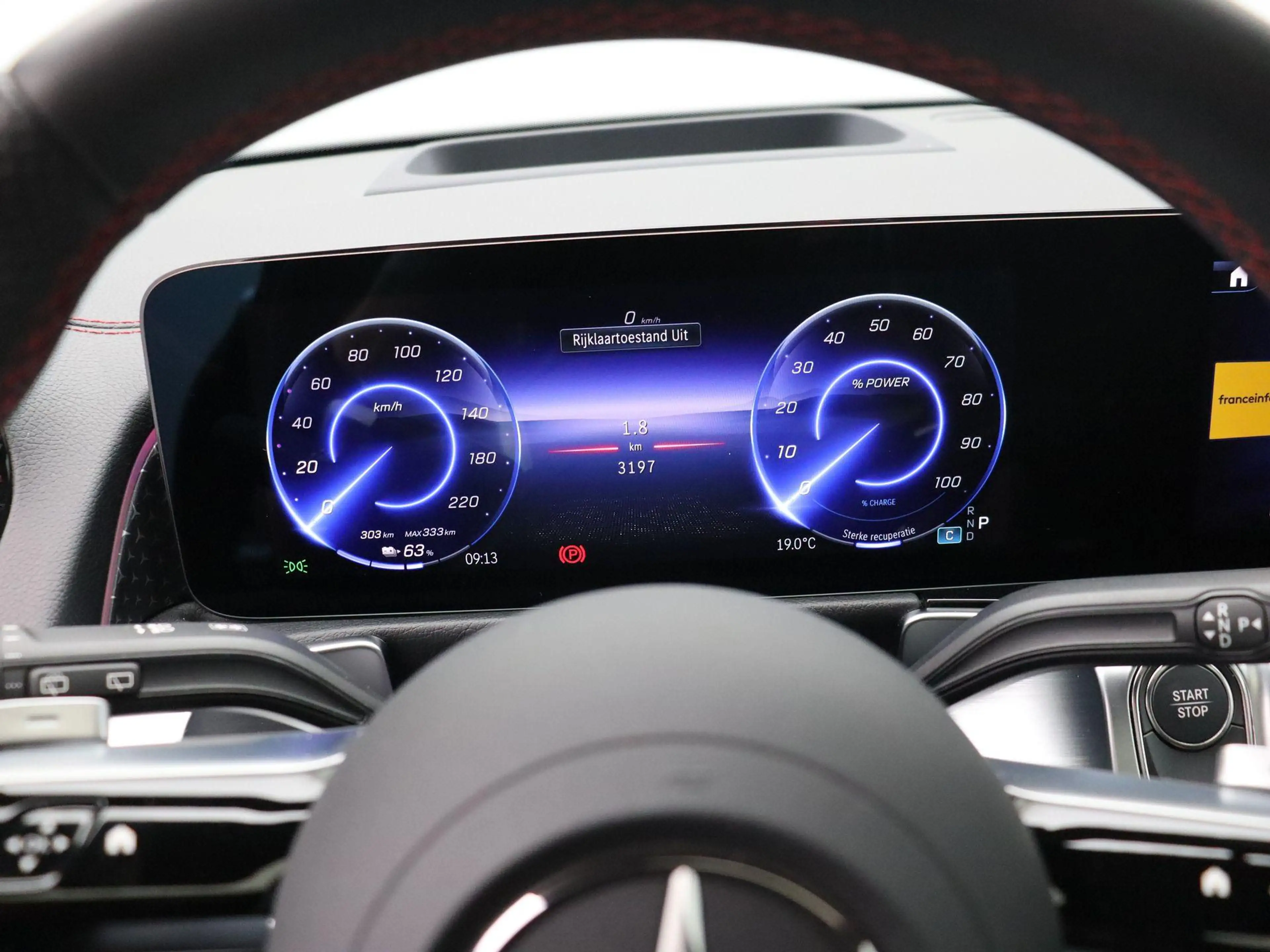 Mercedes-Benz EQB 250 250+ Business Star Edition + PANO DAK + BURMESTER — photo 11