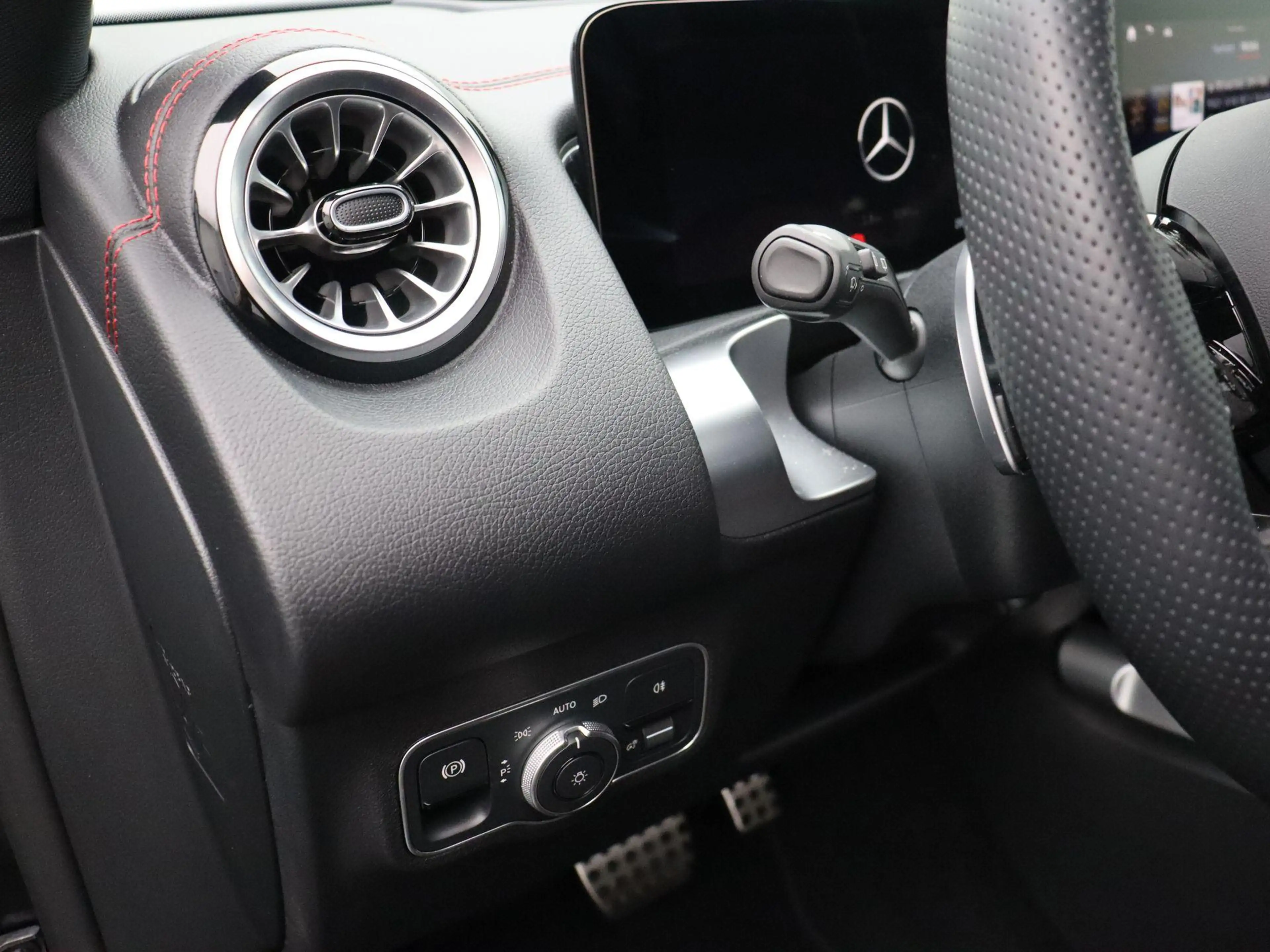 Mercedes-Benz EQB 250 250+ Business Star Edition + PANO DAK + BURMESTER — photo 9