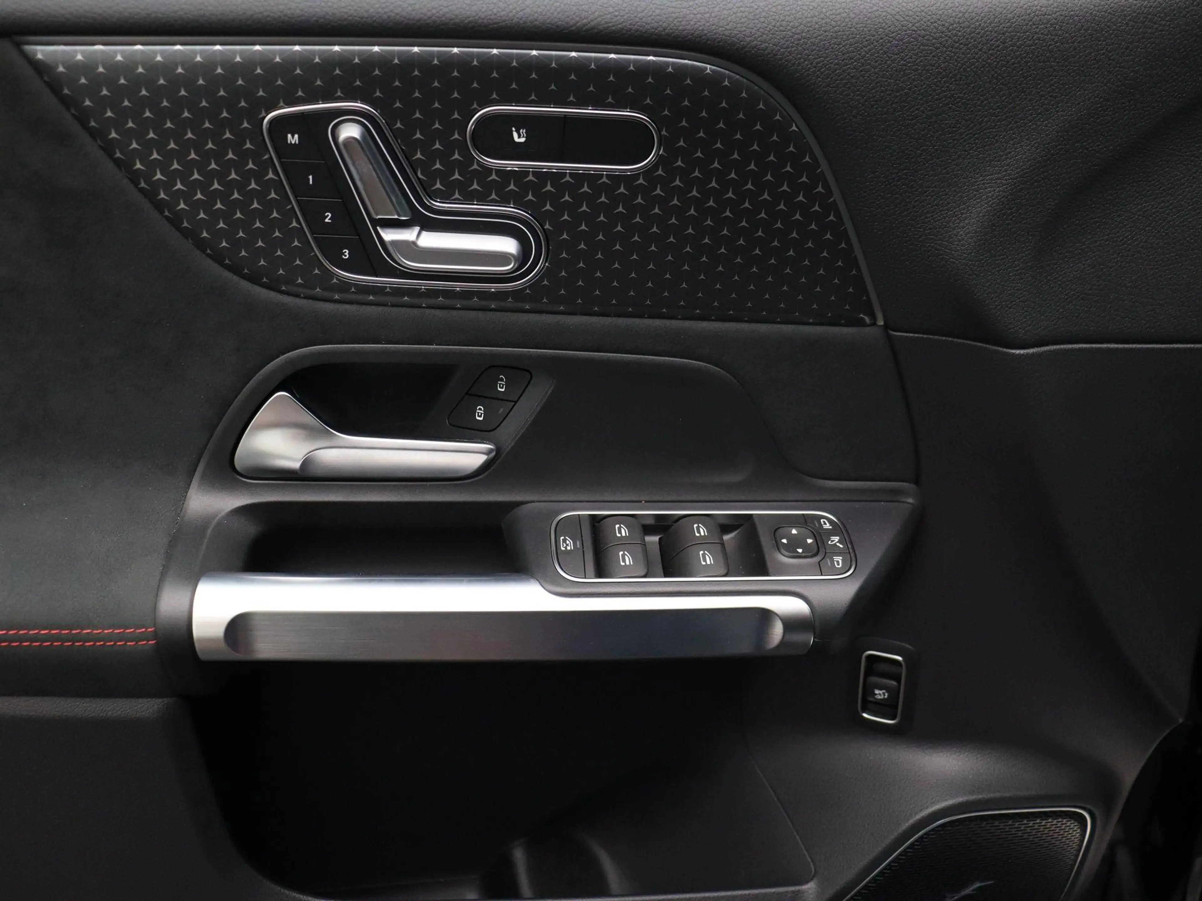 Mercedes-Benz EQB 250 250+ Business Star Edition + PANO DAK + BURMESTER — photo 8