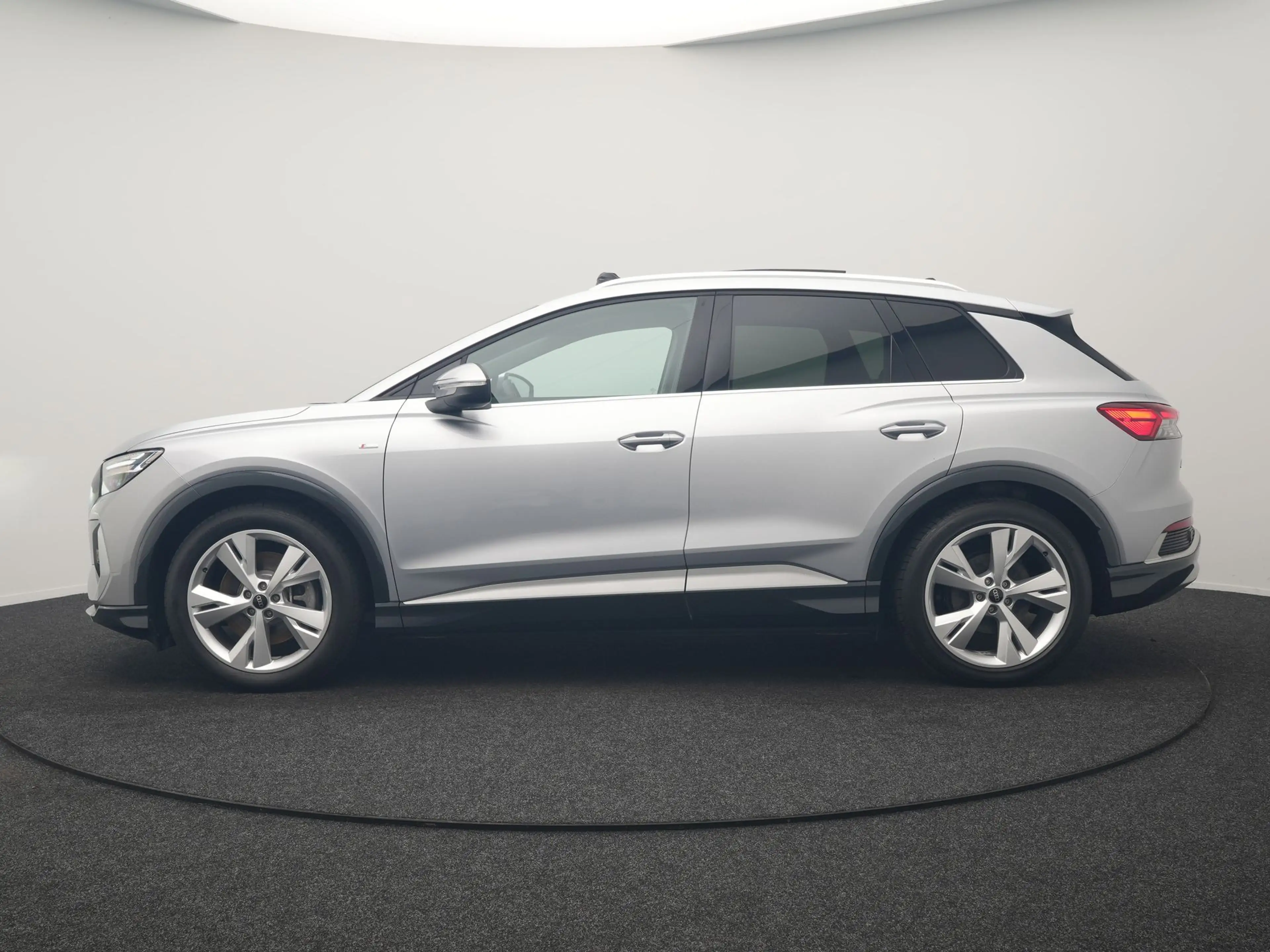 Audi Q4 e-tron 40 S Line 77 kWh 204pk Dealer O.H. | Panodak | Ada — photo 2