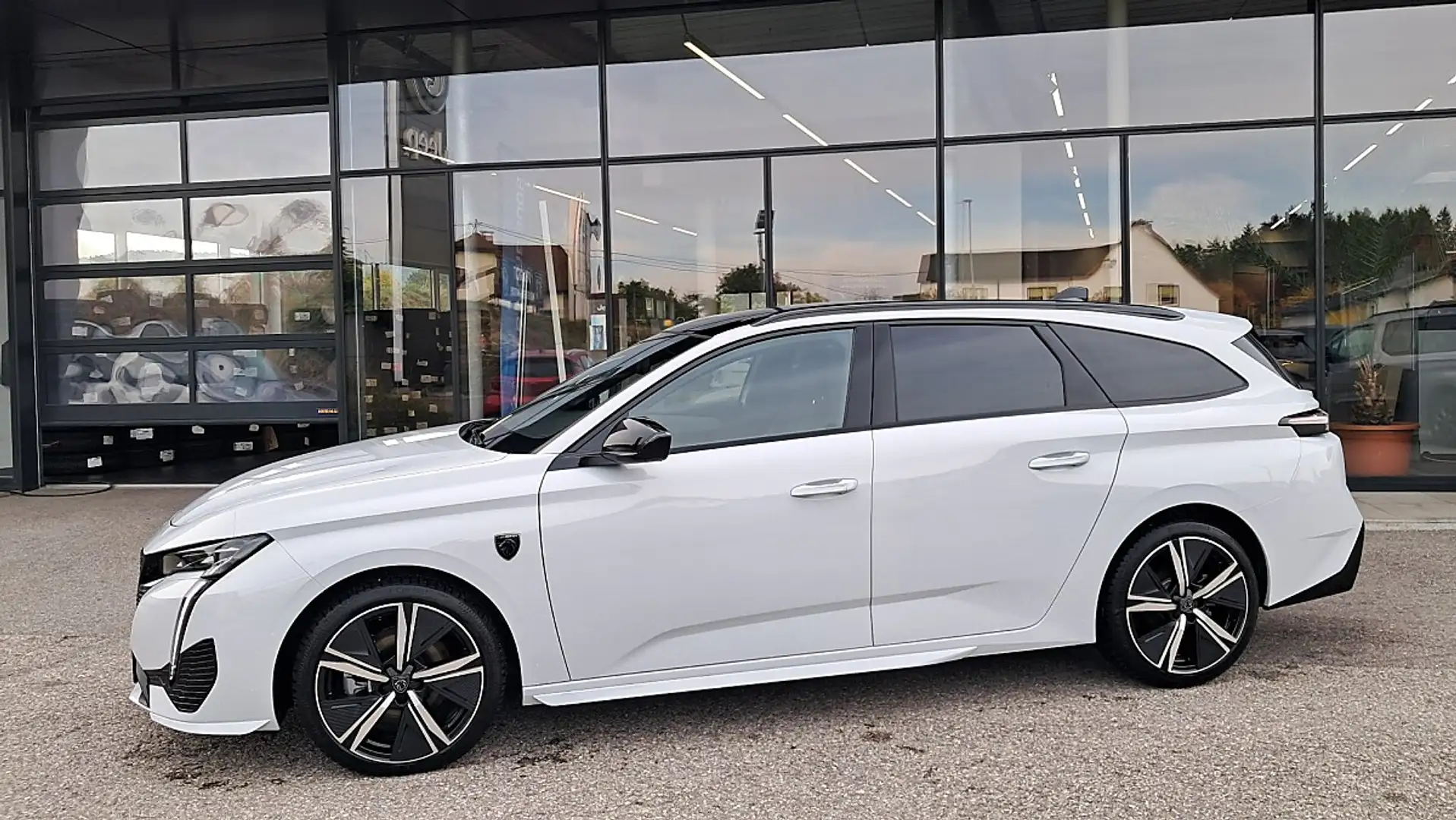 Peugeot 308 1.2 Hybrid 145 SW GT (EURO 6e) Weiß - 2