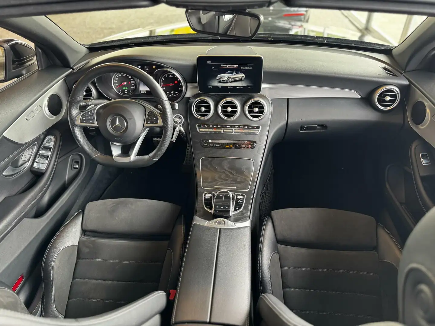 Mercedes-Benz C 250 Cabrio Premium Plus|AMG|LED|211PK Schwarz - 2