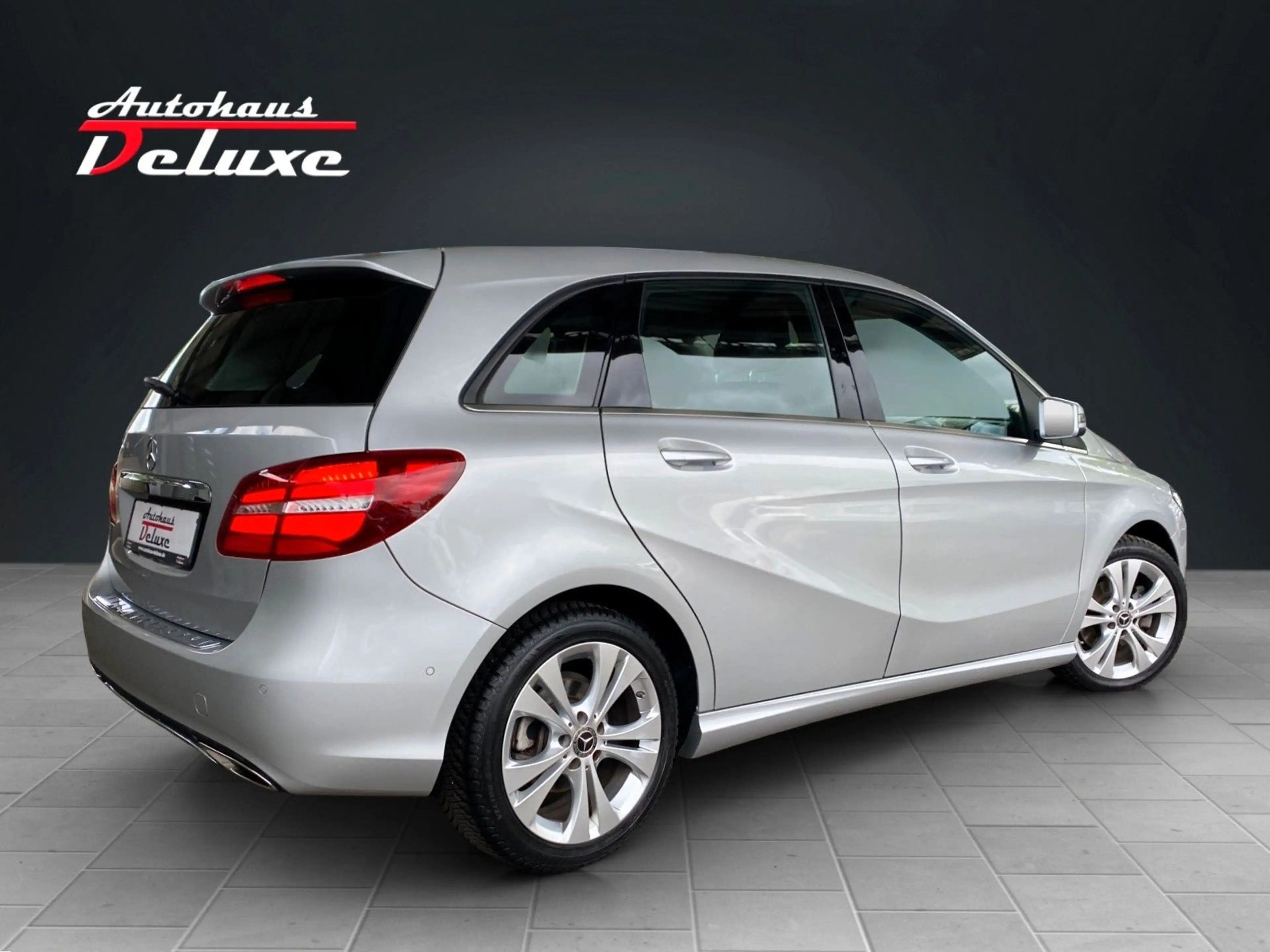 Mercedes-Benz B 180 EDITION-B NAVI-LEDER-LED-AHK-PDC — photo 7