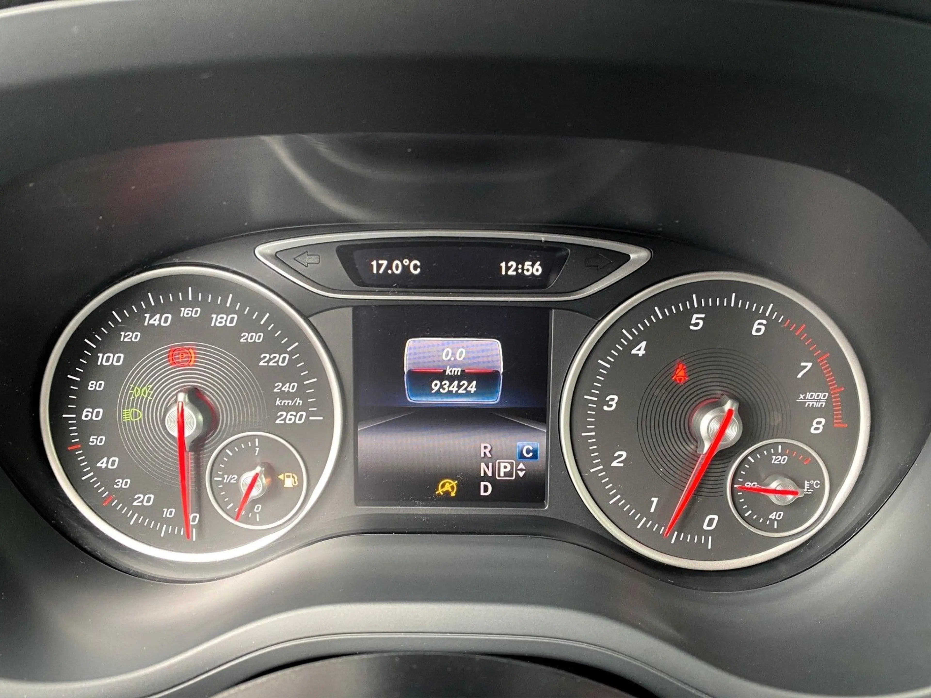 Mercedes-Benz B 180 EDITION-B NAVI-LEDER-LED-AHK-PDC — photo 13