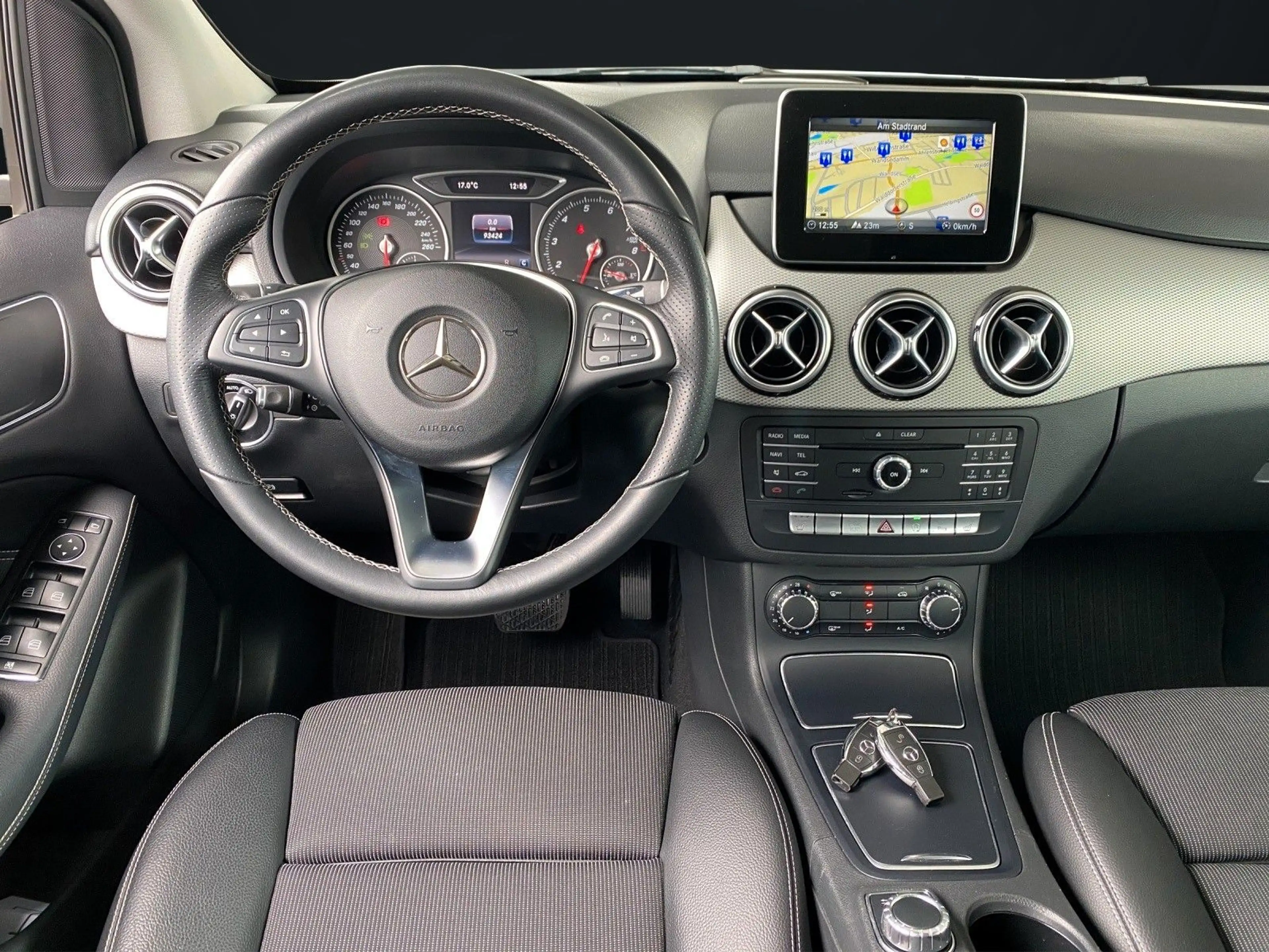 Mercedes-Benz B 180 EDITION-B NAVI-LEDER-LED-AHK-PDC — photo 12