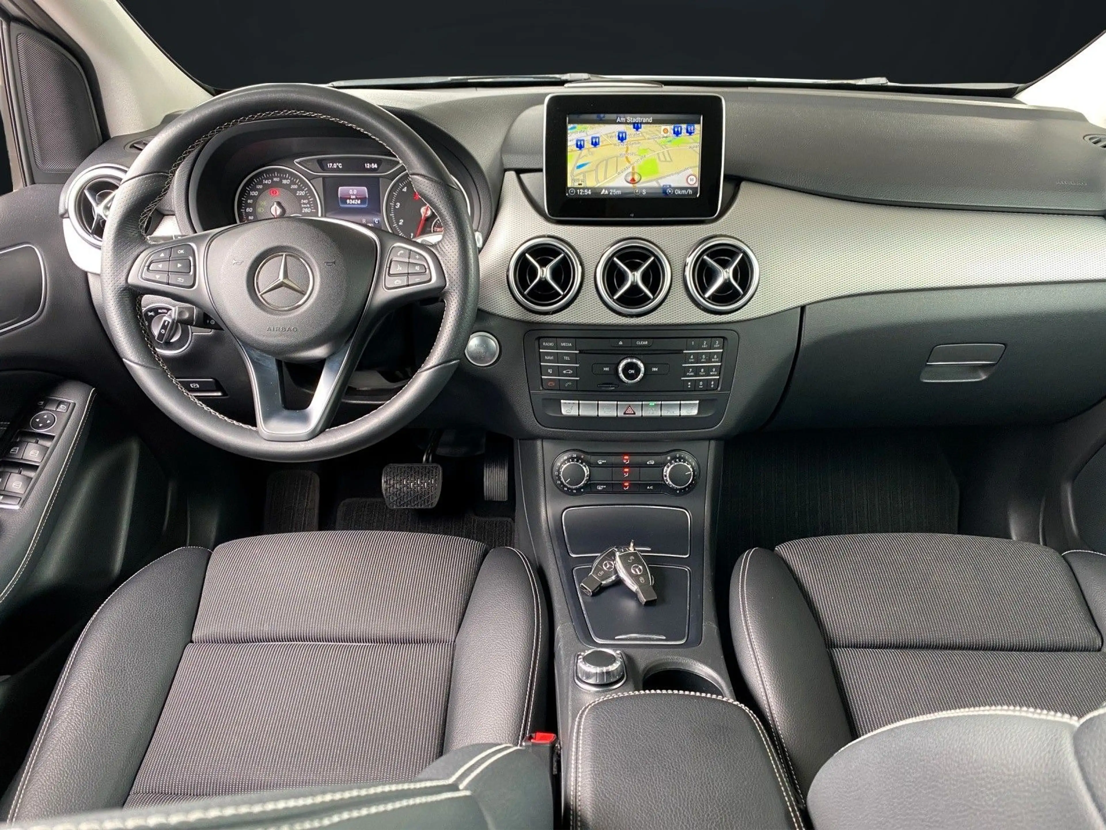 Mercedes-Benz B 180 EDITION-B NAVI-LEDER-LED-AHK-PDC — photo 9