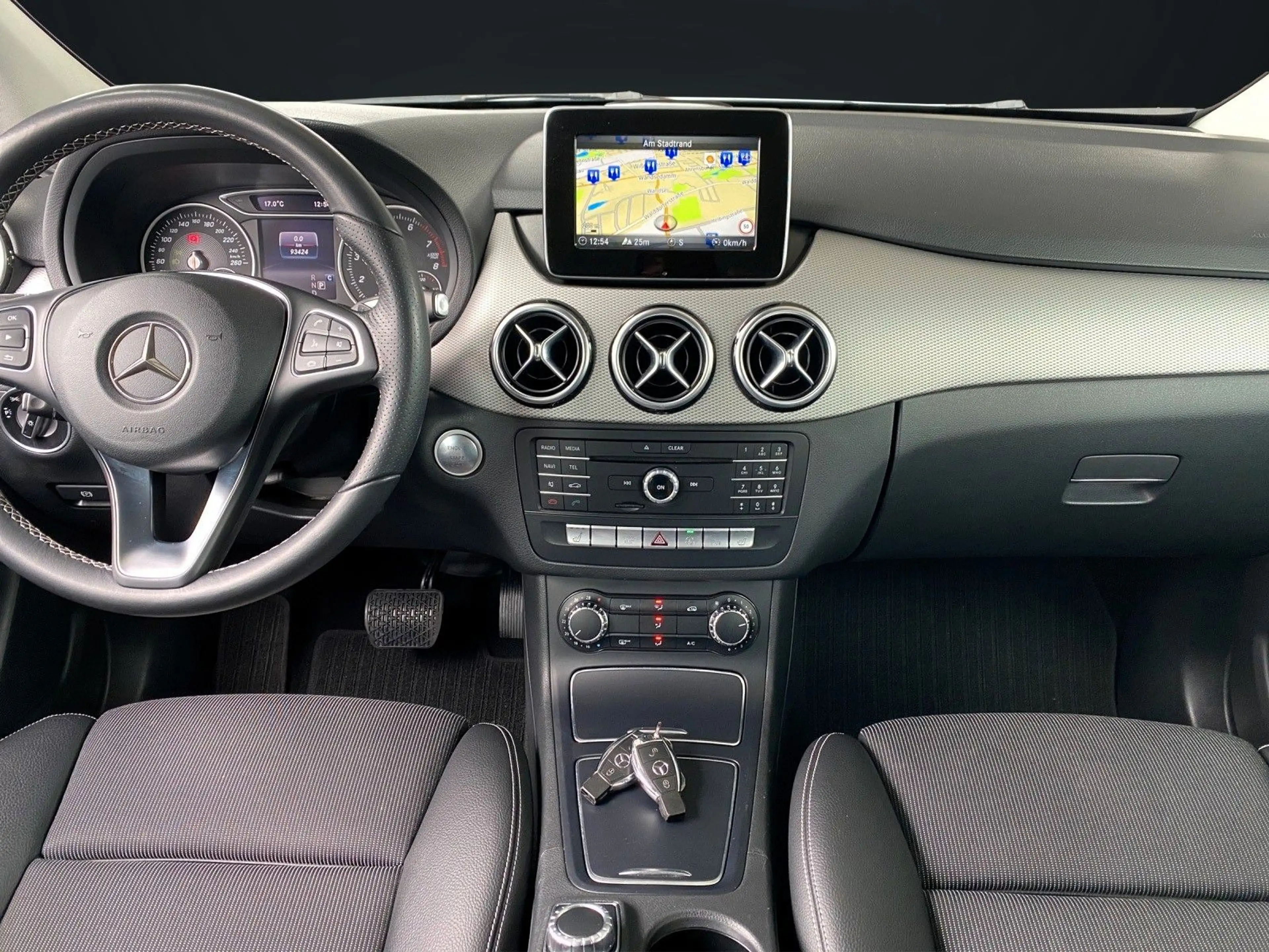 Mercedes-Benz B 180 EDITION-B NAVI-LEDER-LED-AHK-PDC — photo 10