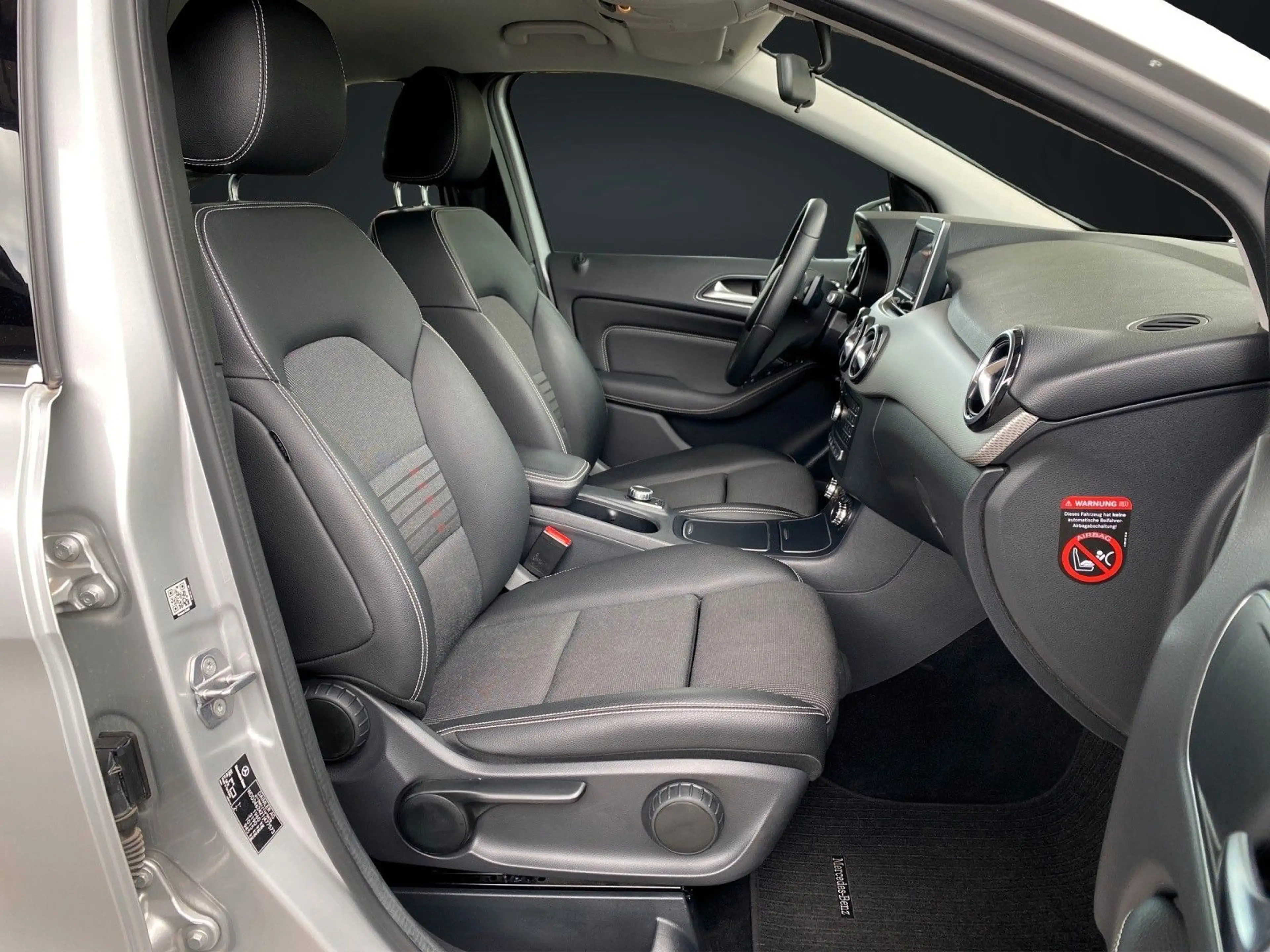 Mercedes-Benz B 180 EDITION-B NAVI-LEDER-LED-AHK-PDC — photo 15