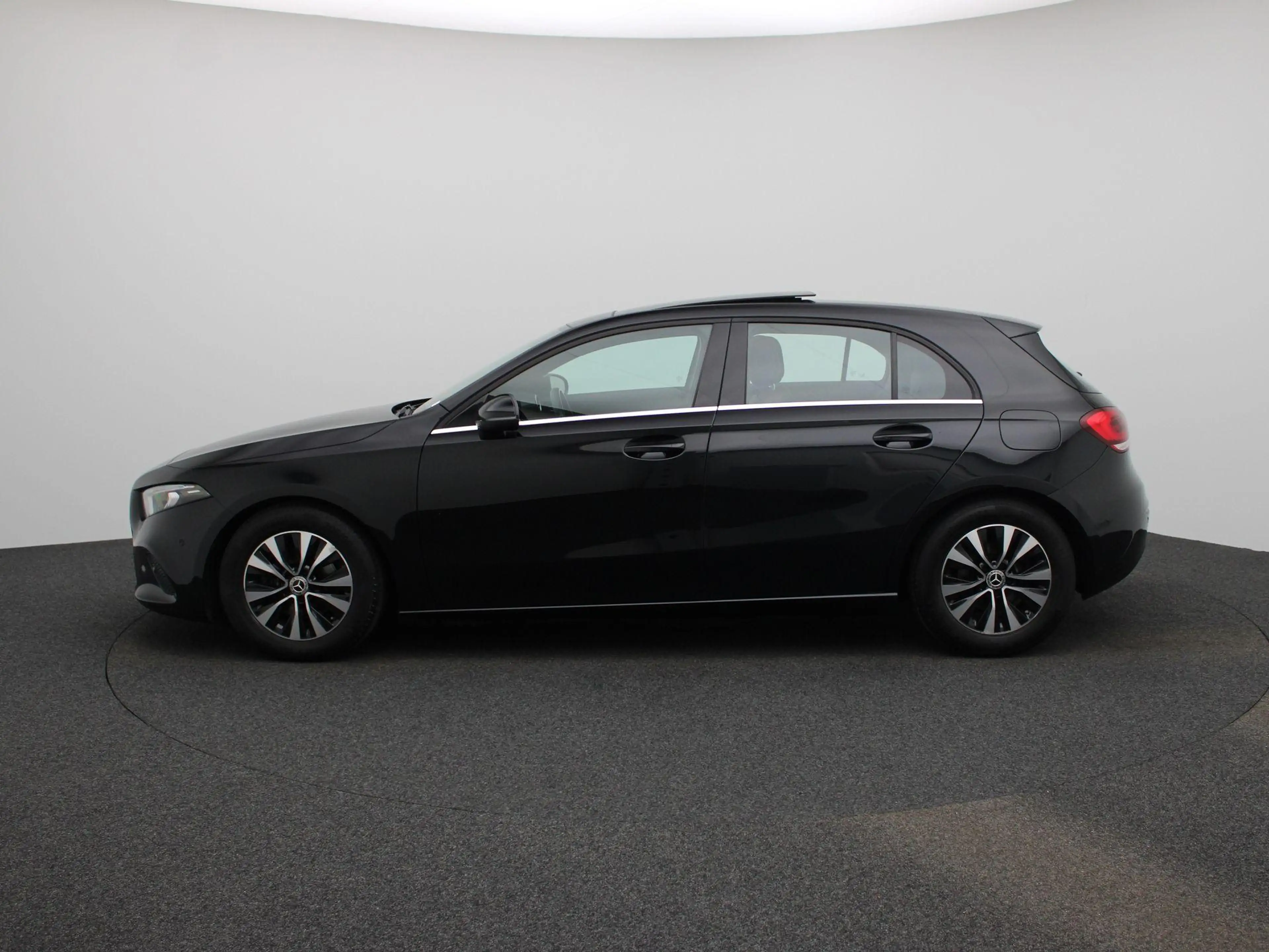 Mercedes-Benz A 180 Business Line VERWACHT !! — photo 4