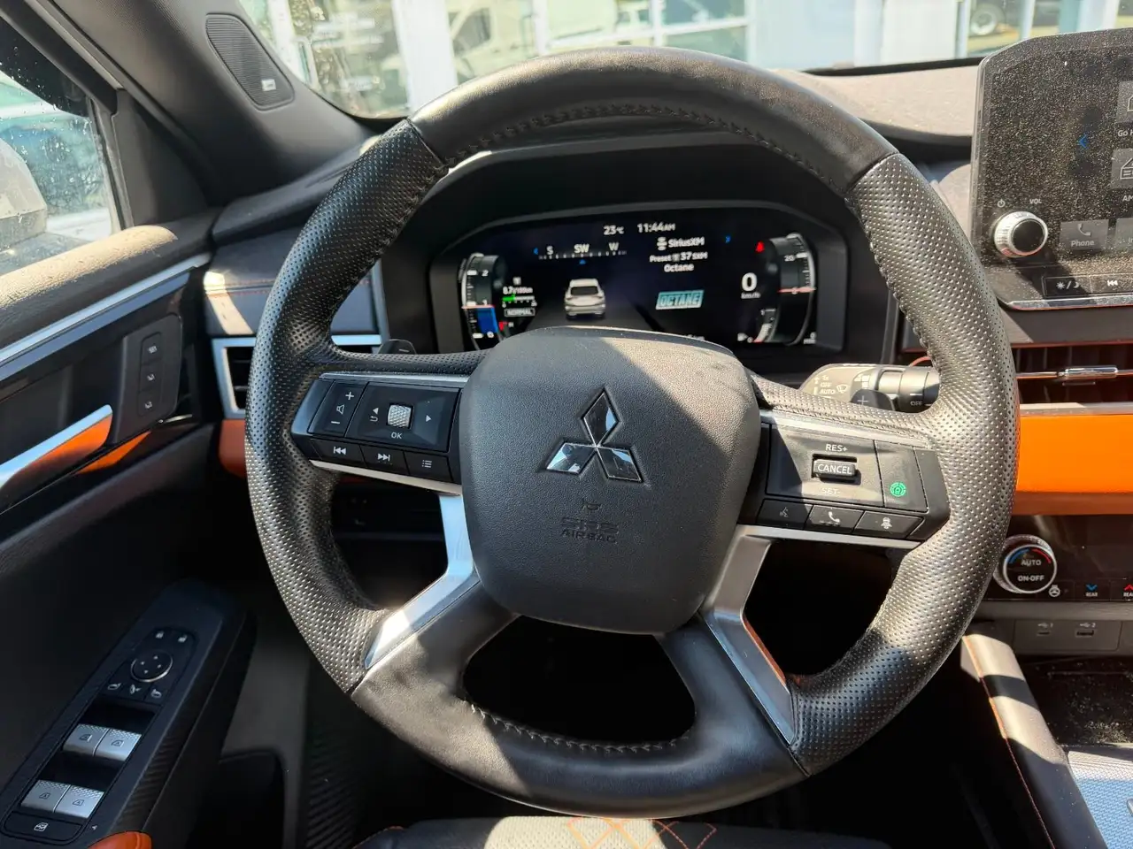 Mitsubishi Outlander снимка Mitsubishi Outlander