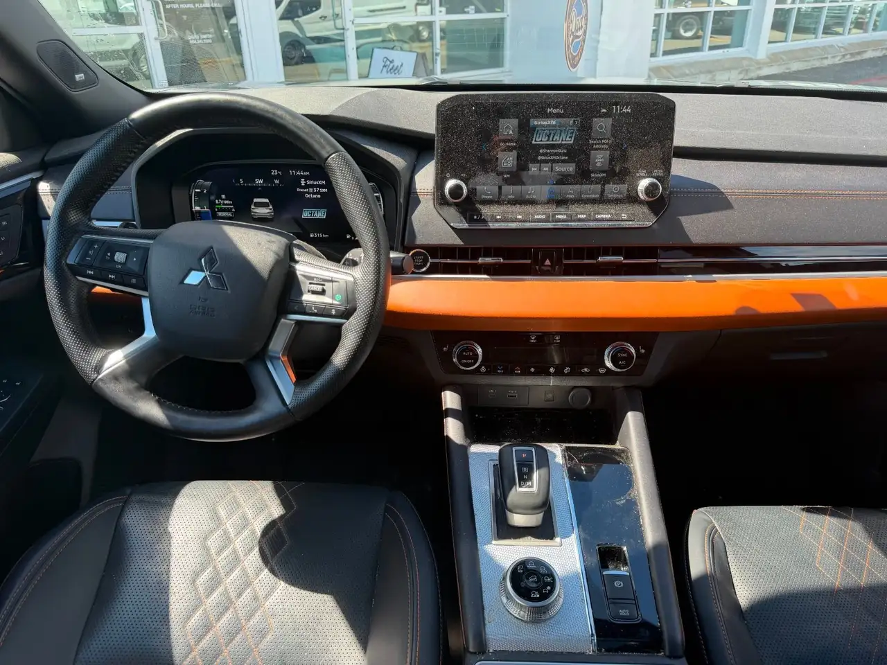 Mitsubishi Outlander снимка Mitsubishi Outlander