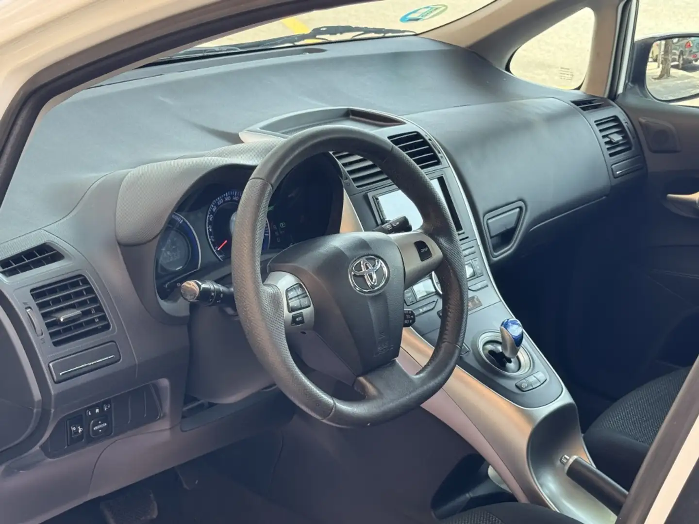 Toyota Auris hybrid Active Wit - 2