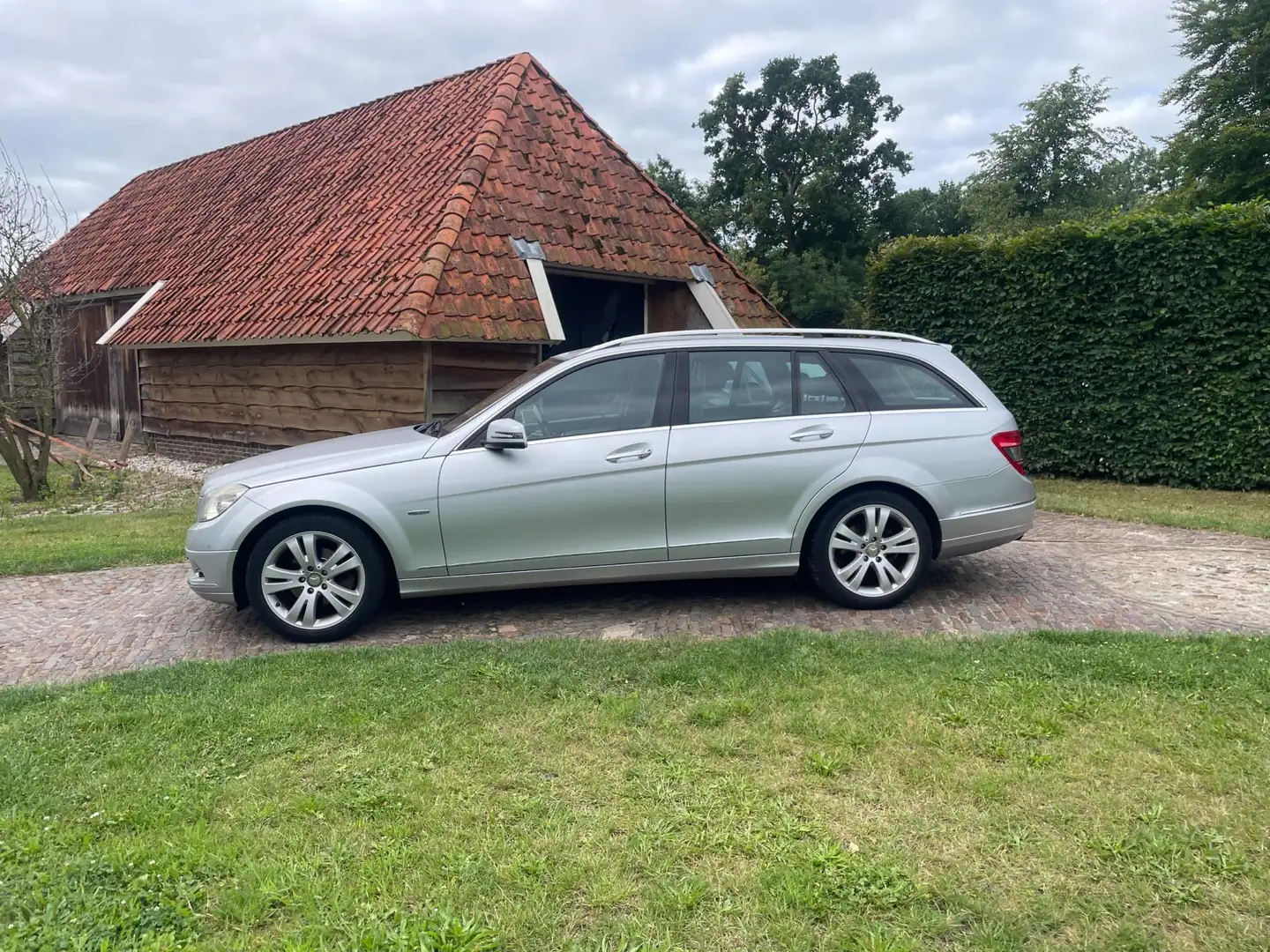 Mercedes-Benz C 180 Estate K BlueEFFICIENCY Business Edition Avantgard Grey - 2