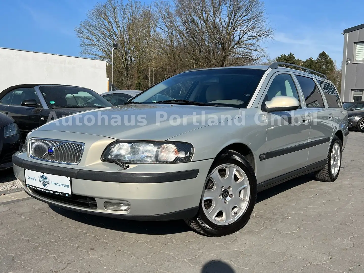 Volvo V70 2.4 T/TOP/S-Heft/Leder/AHK/ZR 23 Gold - 2
