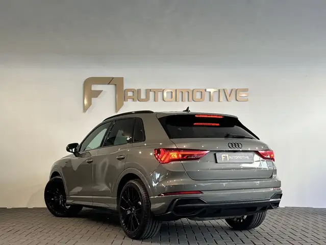 Audi Q3 view 6