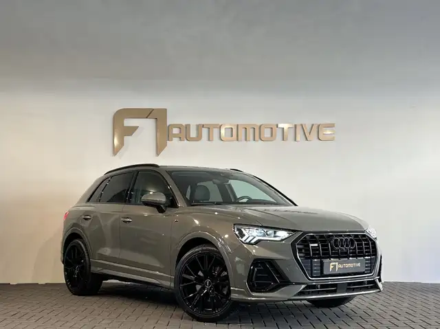 Audi Q3 view 3