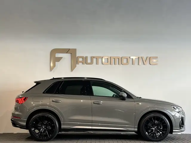 Audi Q3 view 7