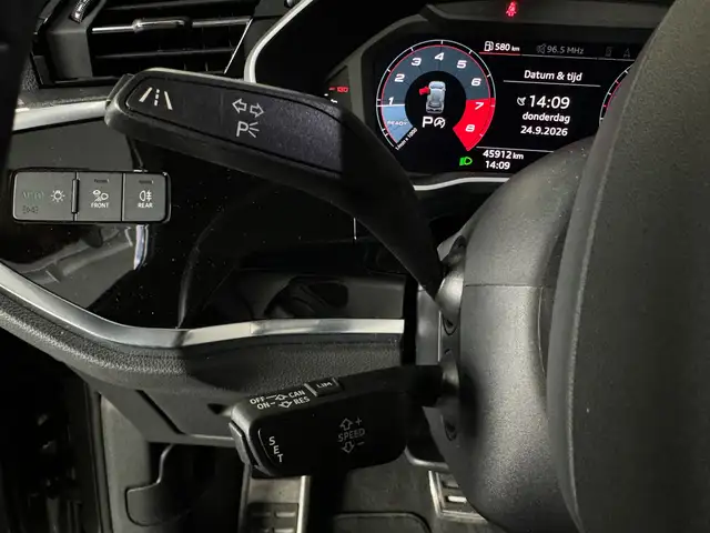 Audi Q3 view 12