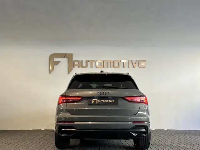 Audi Q3 view 5