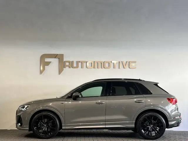 Audi Q3 view 8