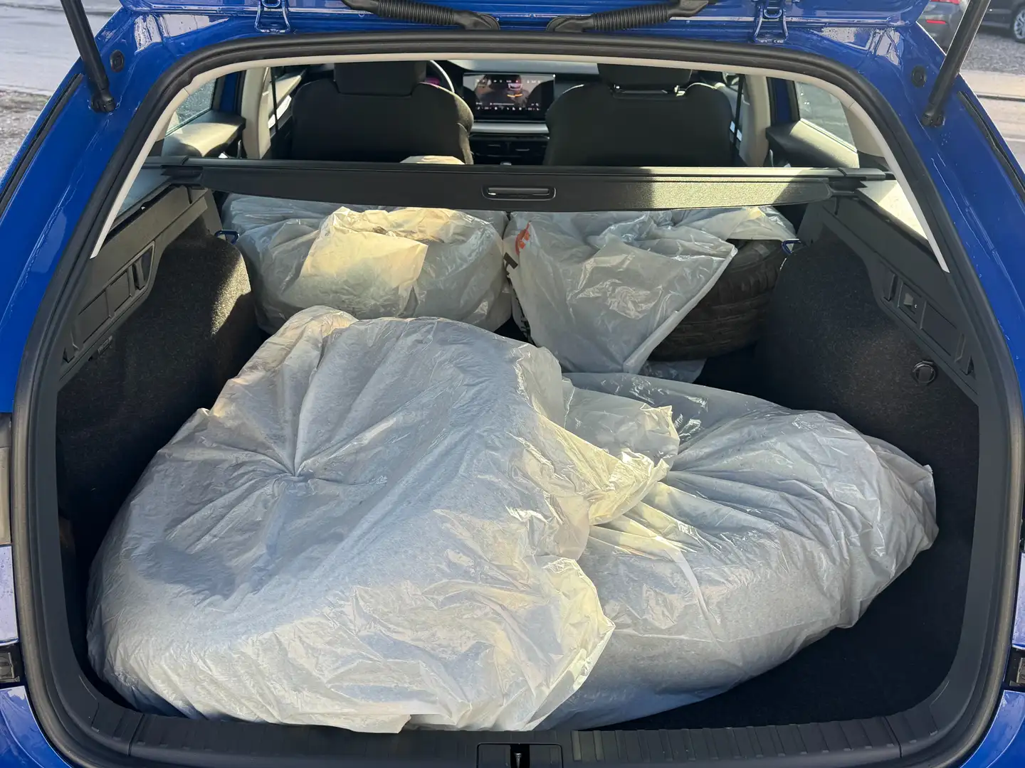 Skoda Octavia Skoda Octavia Combi Essence 115 PS Winter Paket Blau - 2