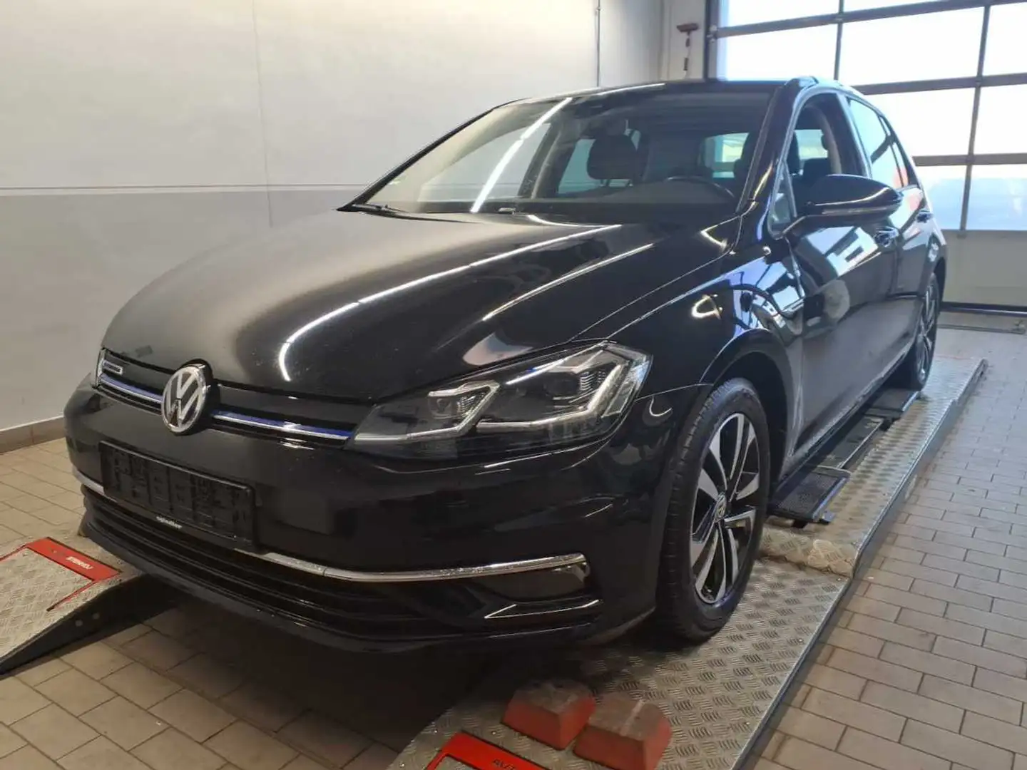 Volkswagen Golf 1.5TSI BlueMotion IQ.DRIVE +AHK+LED+ Noir - 2