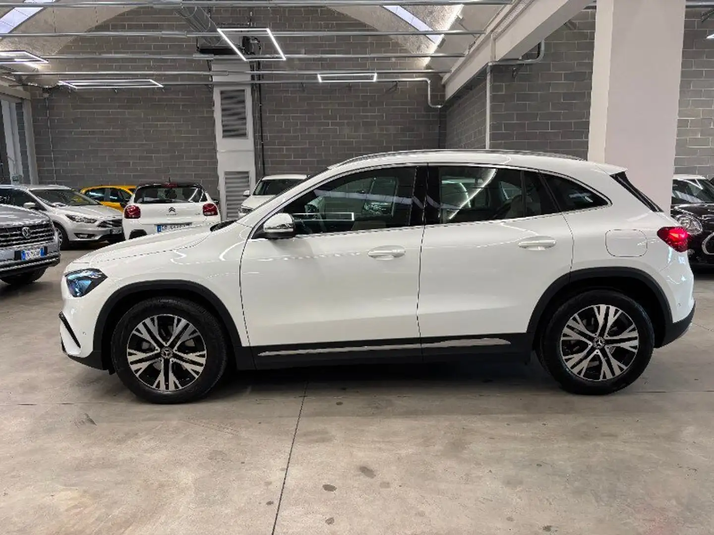 Mercedes-Benz GLA 180 GLA 180 d Automatic Progressive Advanced Bianco - 2