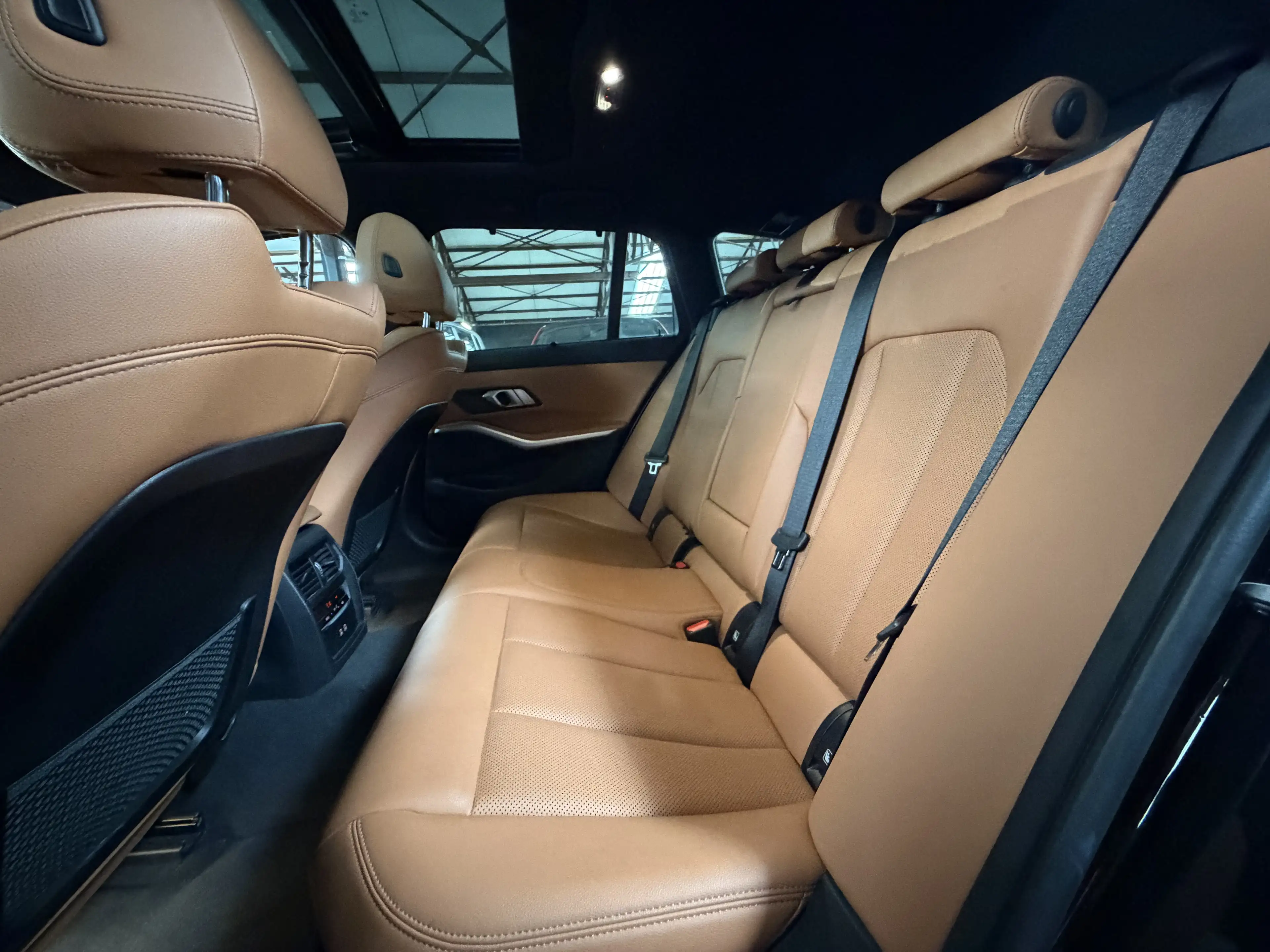 BMW 316 dA * NEW LIFT * PACK M * PANO * CAMERA * CARPLAY — photo 9