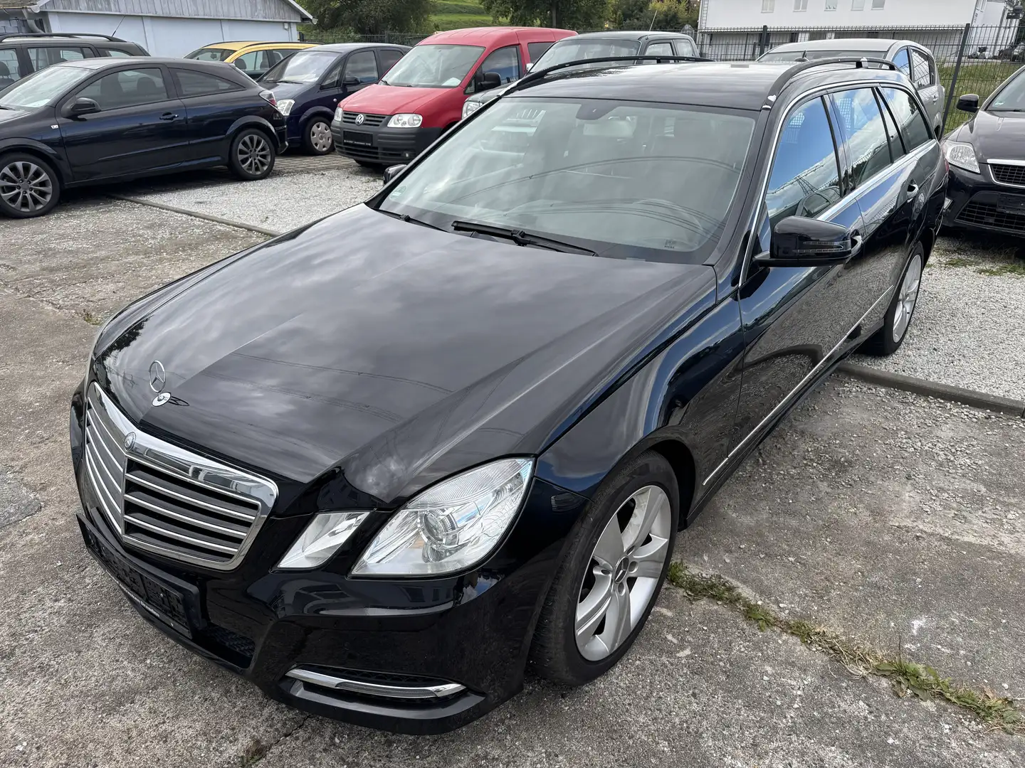 Mercedes-Benz E 220 E 220 CDI BlueEfficiency (212.202)Automatik Schwarz - 1