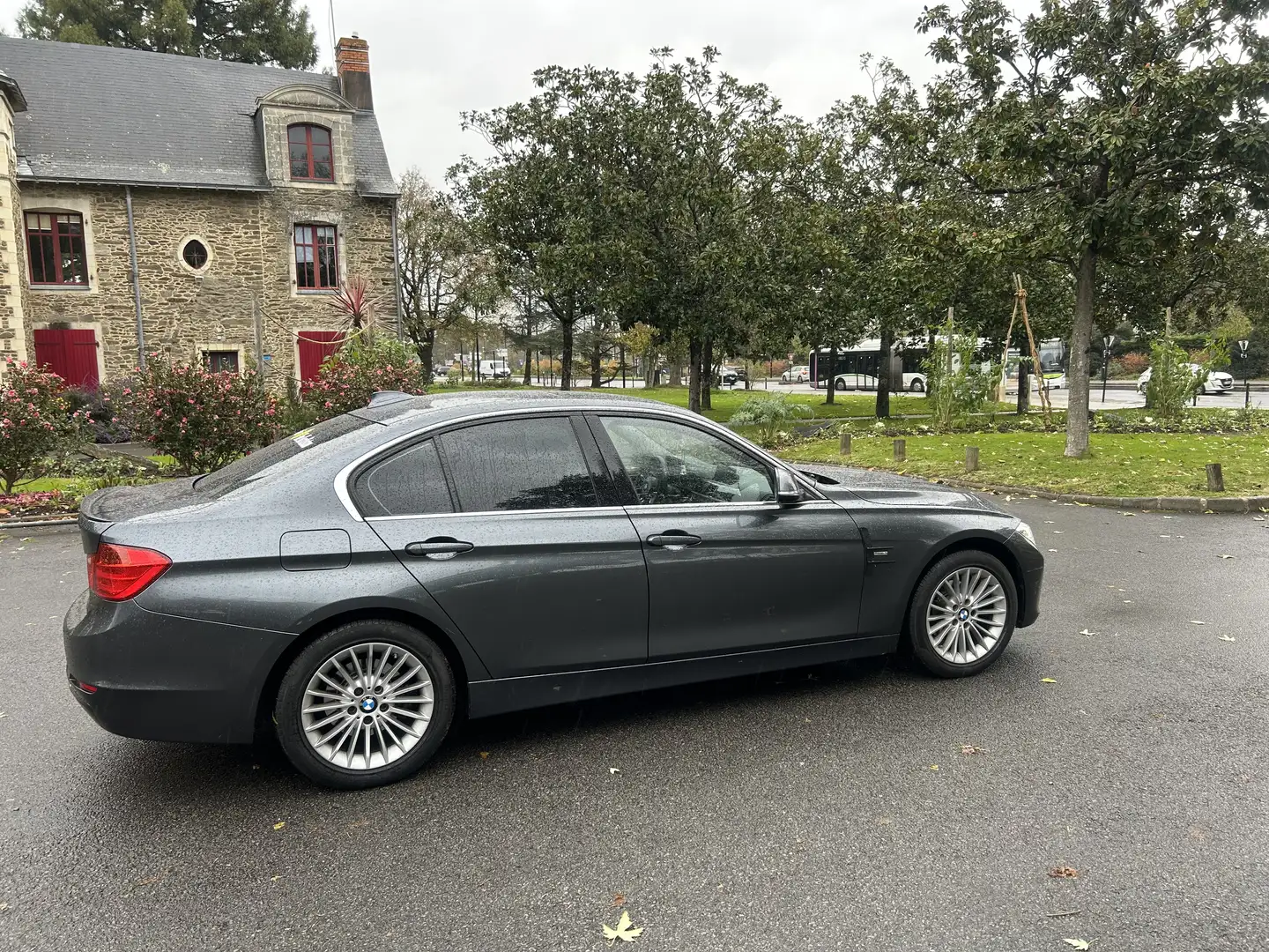 BMW 318 318d 143 ch Luxury A - 1